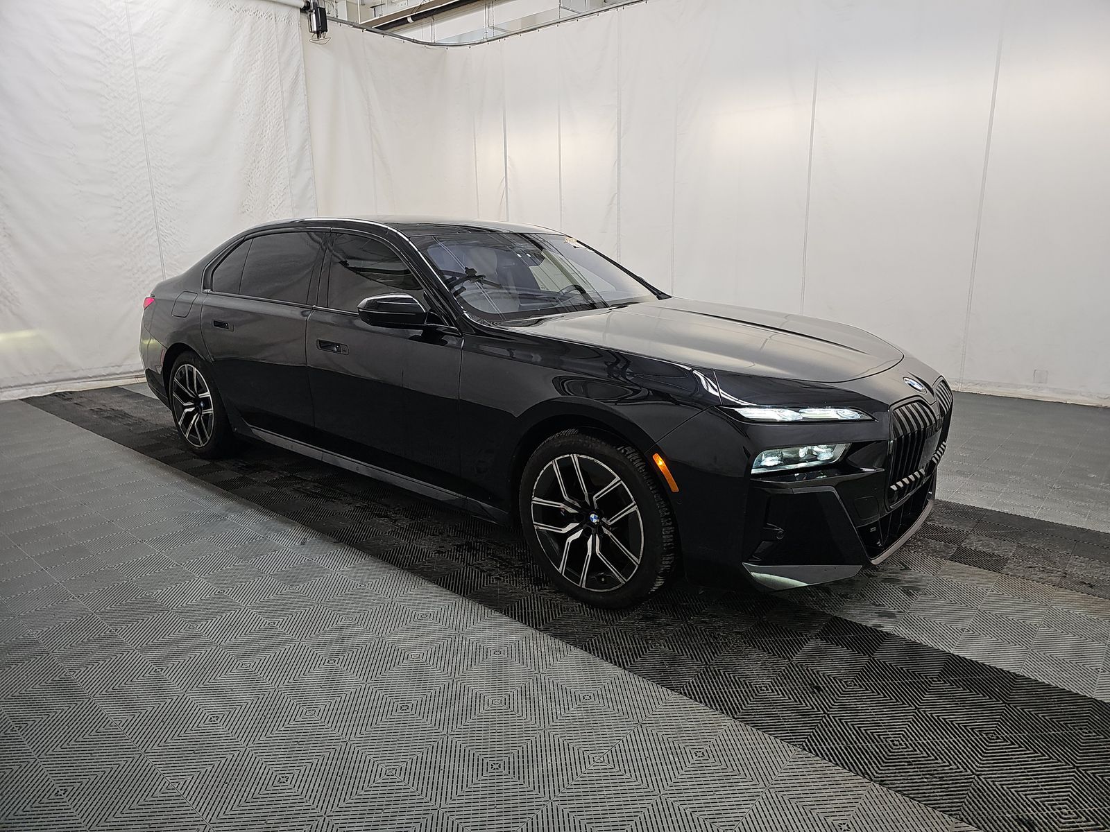 2023 BMW 7 Series 760i xDrive AWD