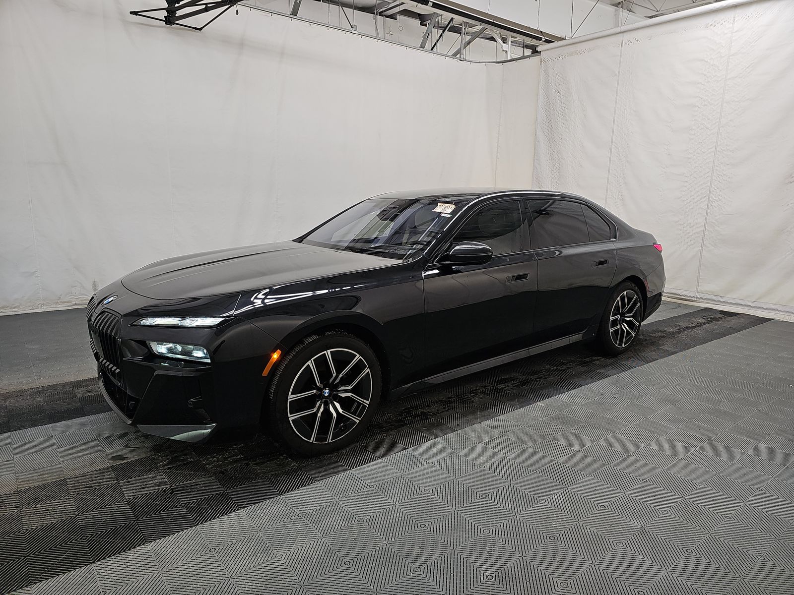 2023 BMW 7 Series 760i xDrive AWD