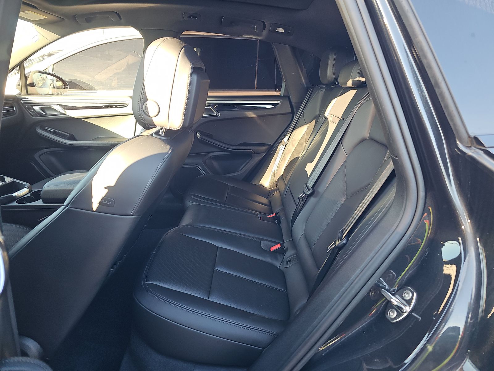 2022 Porsche Macan Base AWD