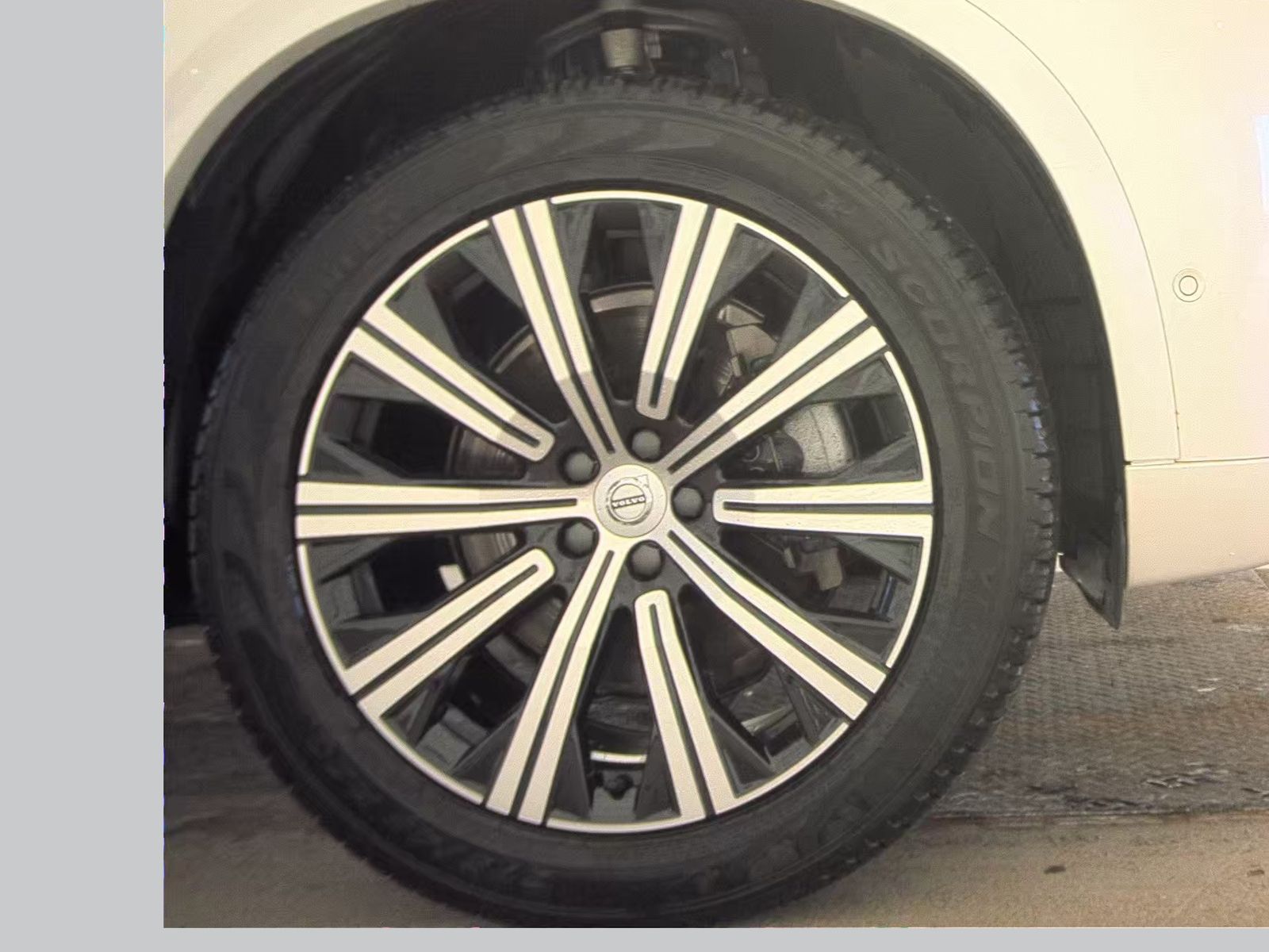 2025 Volvo XC90 B5 Plus AWD