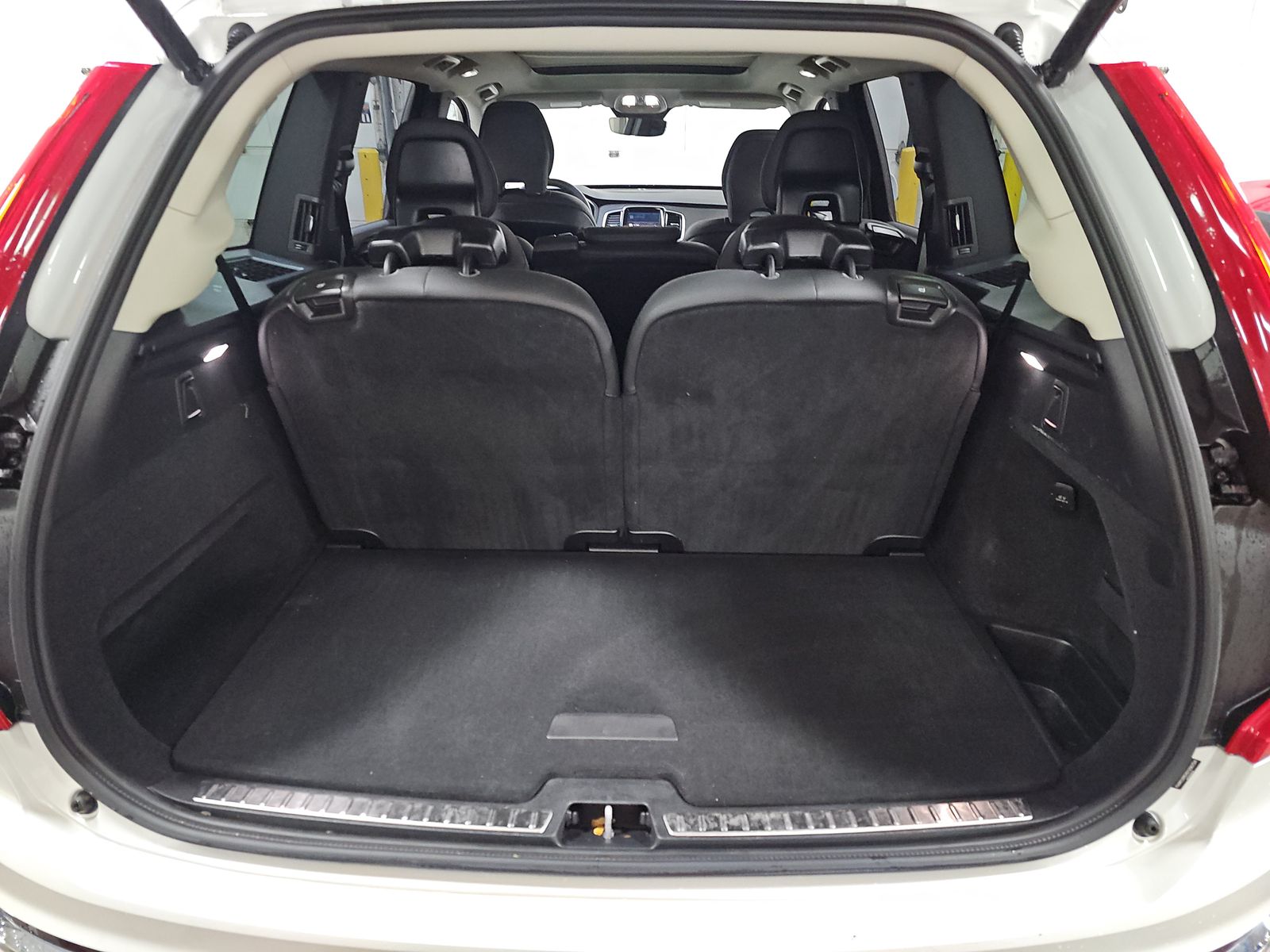 2025 Volvo XC90 B5 Plus AWD