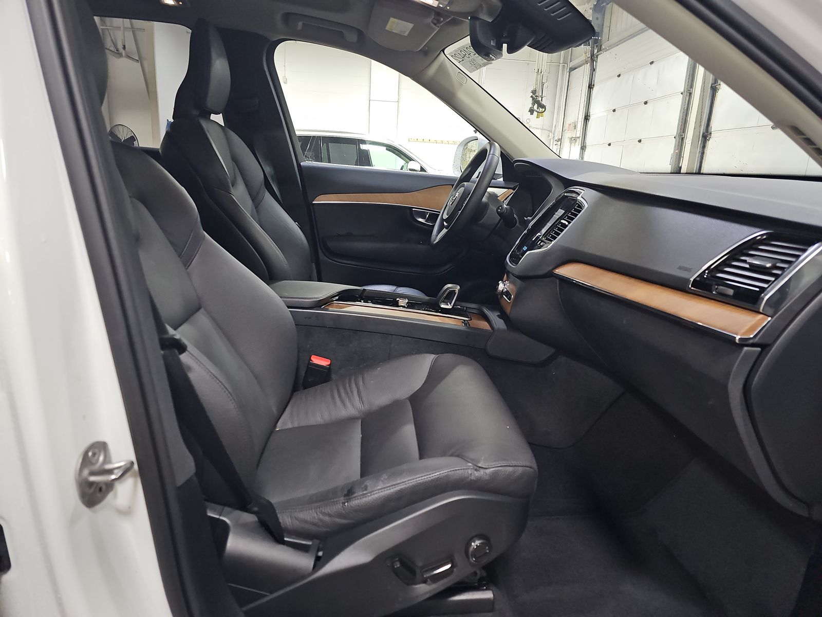 2025 Volvo XC90 B5 Plus AWD