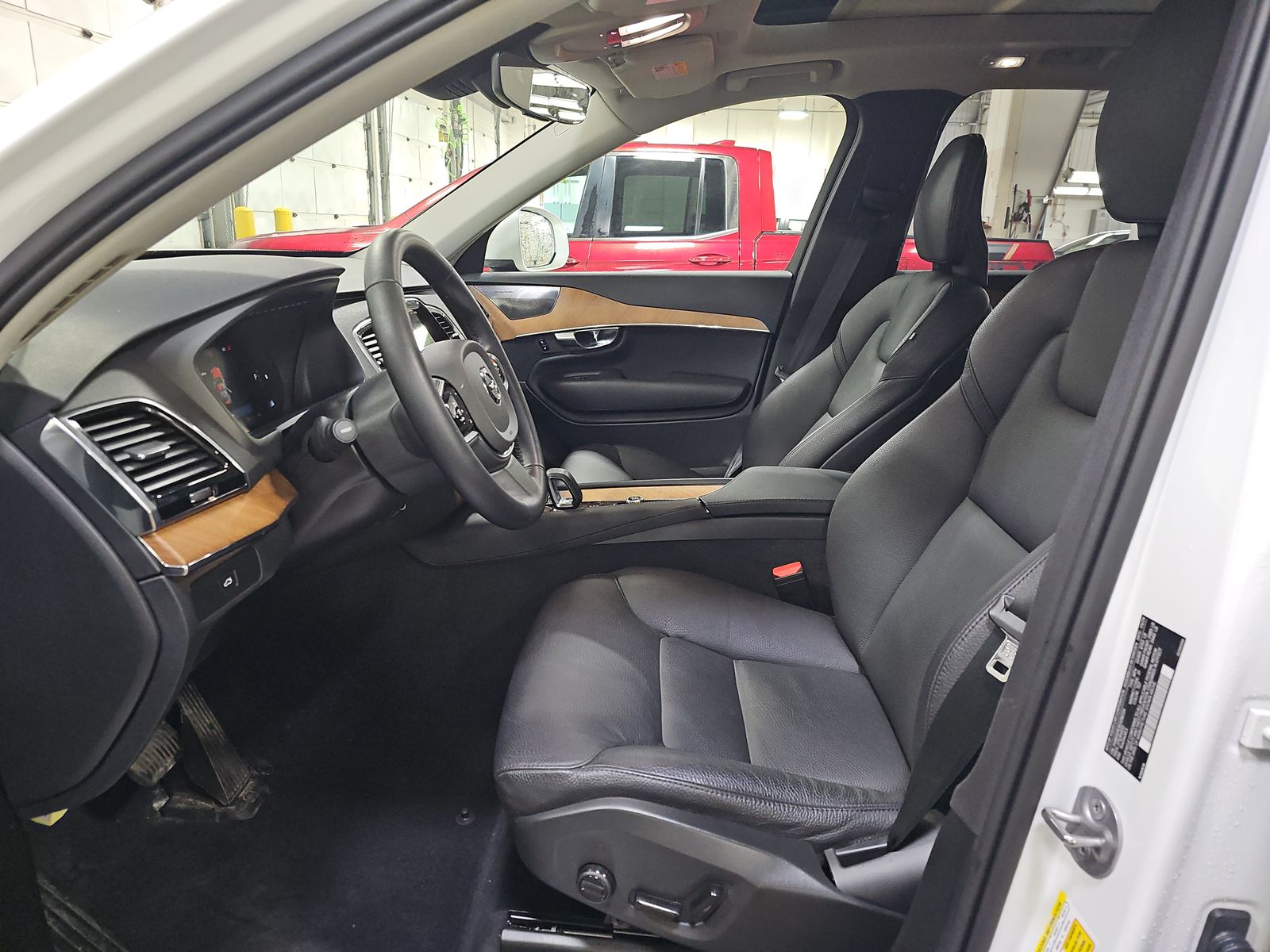 2025 Volvo XC90 B5 Plus AWD