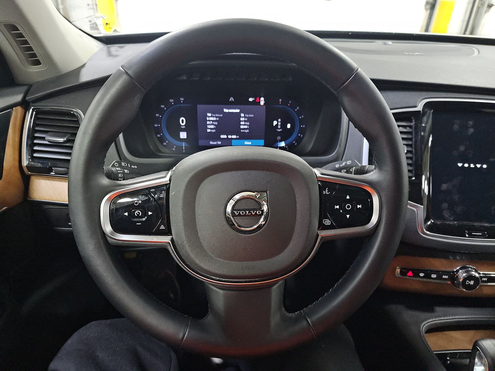 2025 Volvo XC90 B5 Plus AWD