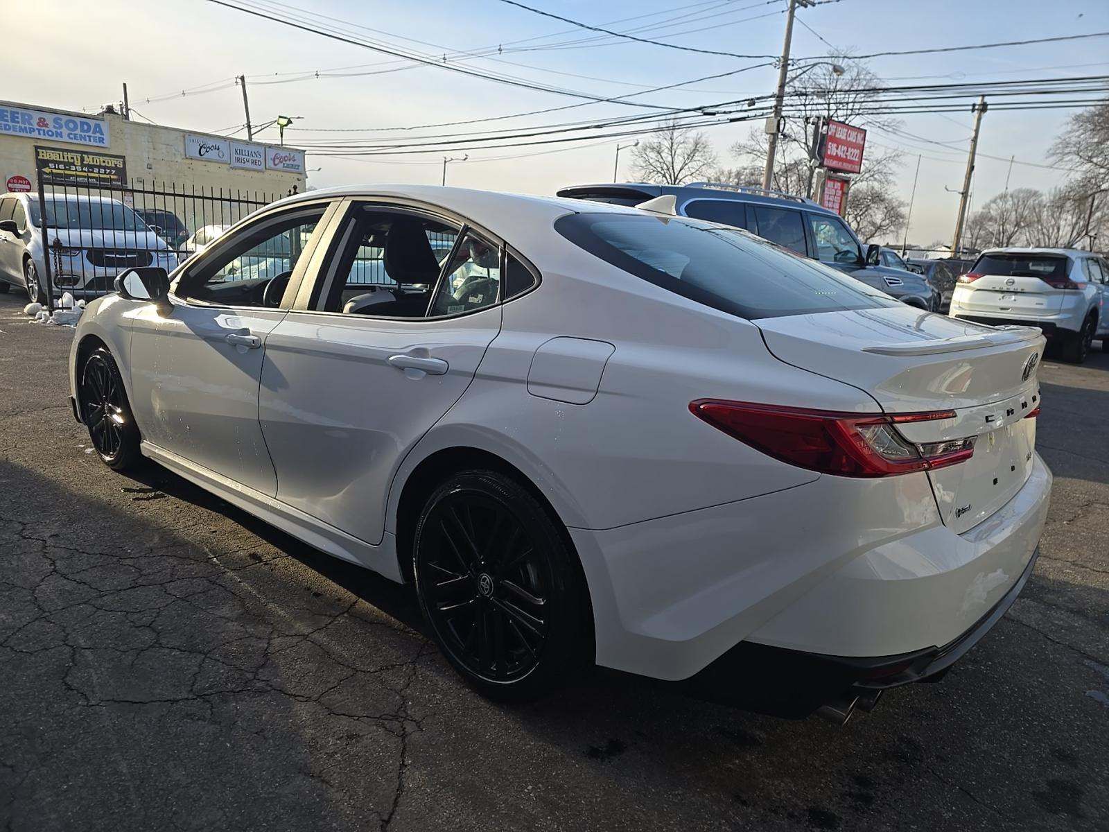 2025 Toyota Camry SE FWD