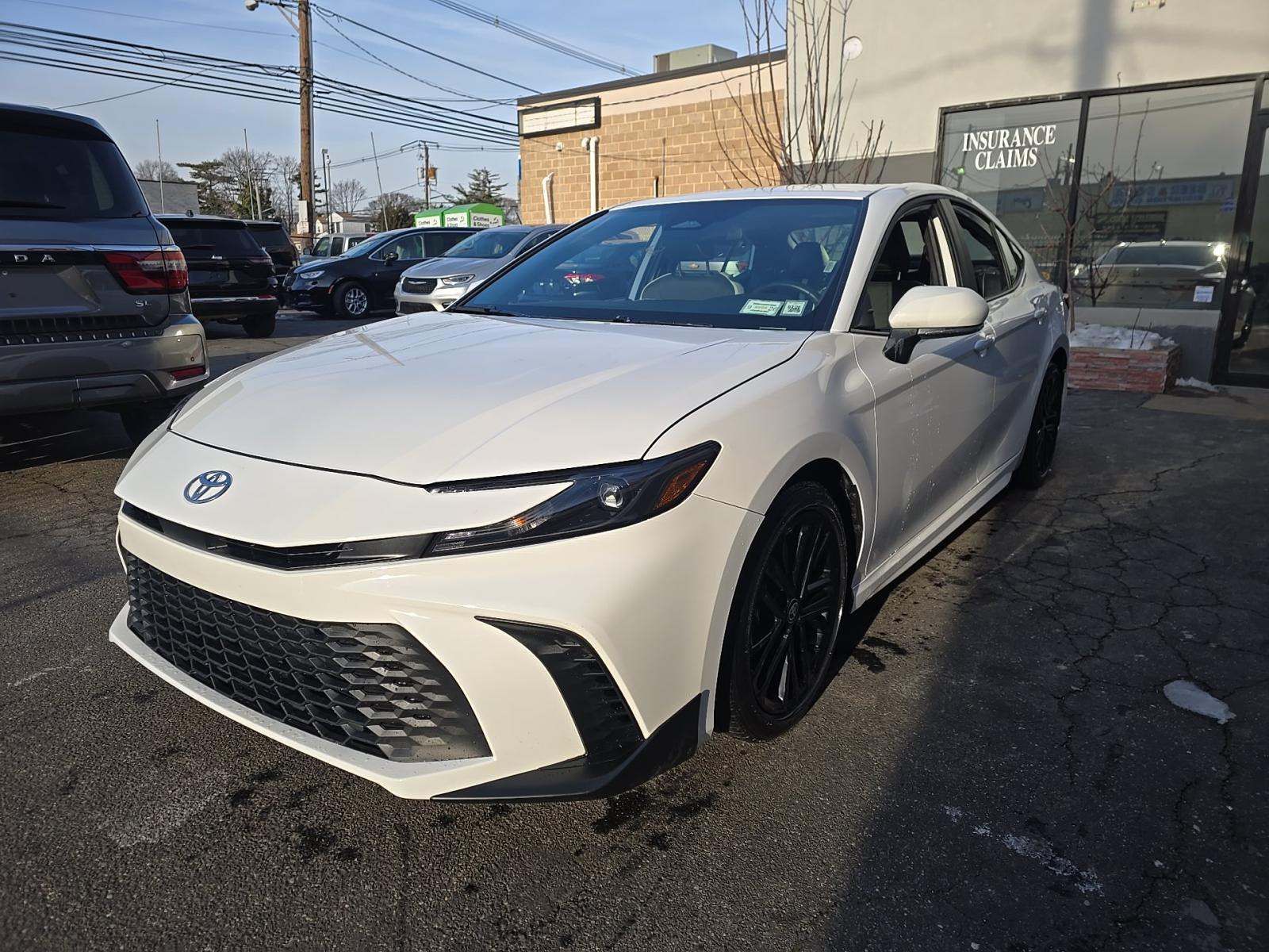 2025 Toyota Camry SE FWD