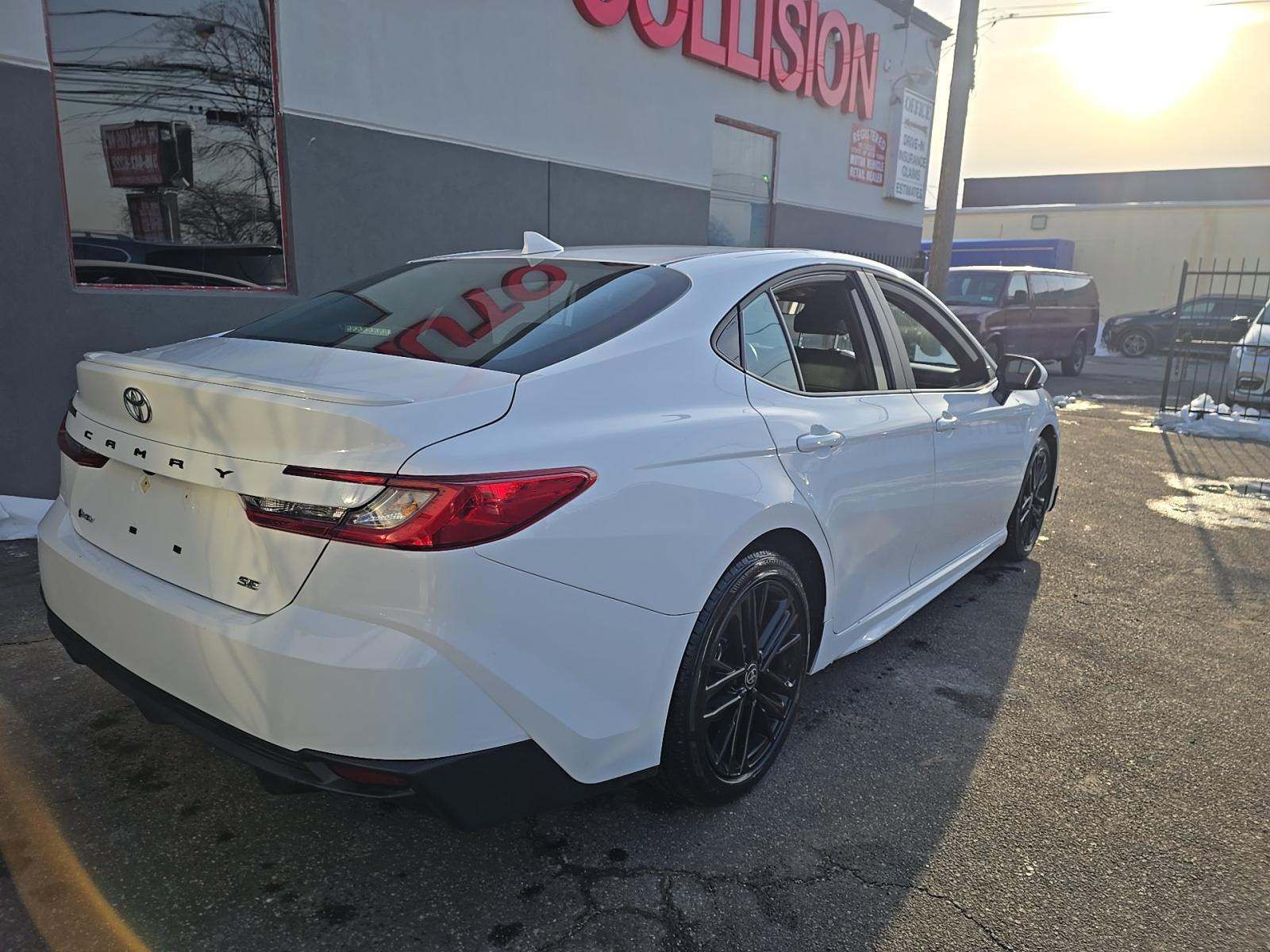 2025 Toyota Camry SE FWD