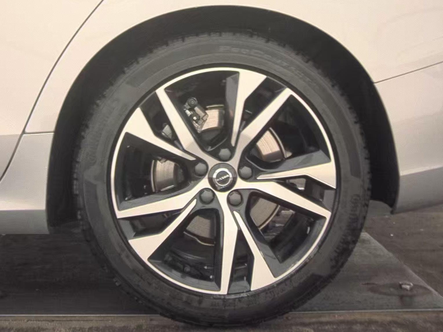 2023 Volvo S60 B5 Plus AWD