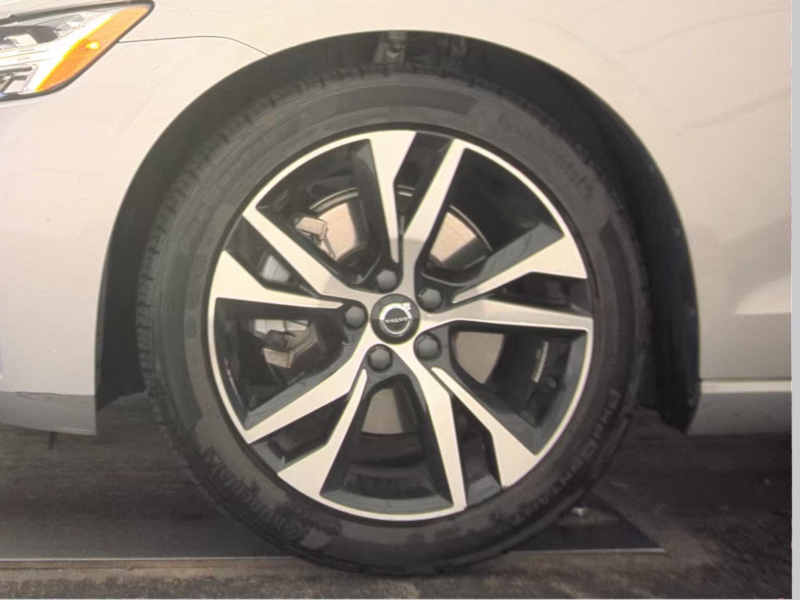 2023 Volvo S60 B5 Plus AWD