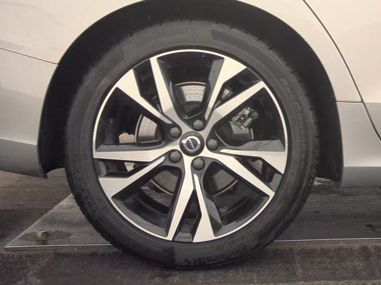 2023 Volvo S60 B5 Plus AWD