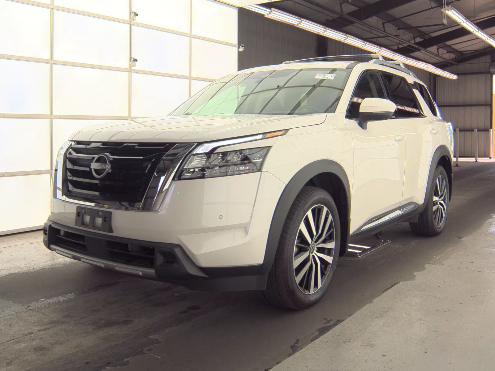 2024 Nissan Pathfinder Platinum FWD