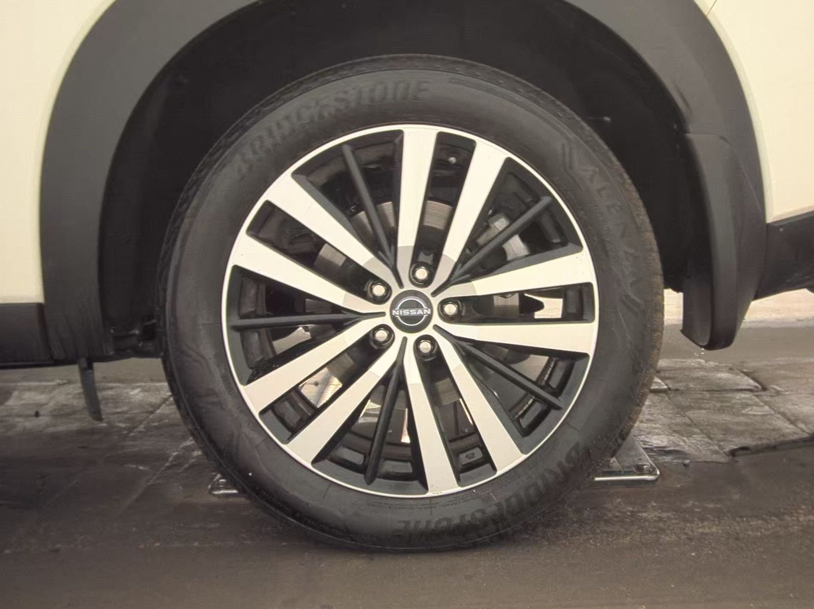 2024 Nissan Pathfinder Platinum FWD