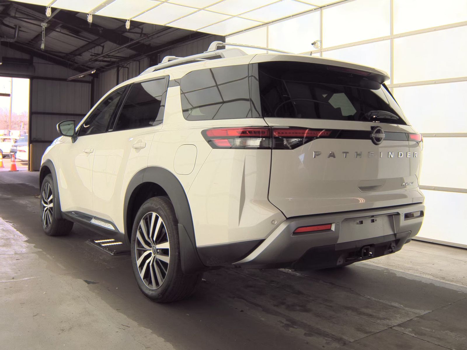 2024 Nissan Pathfinder Platinum FWD