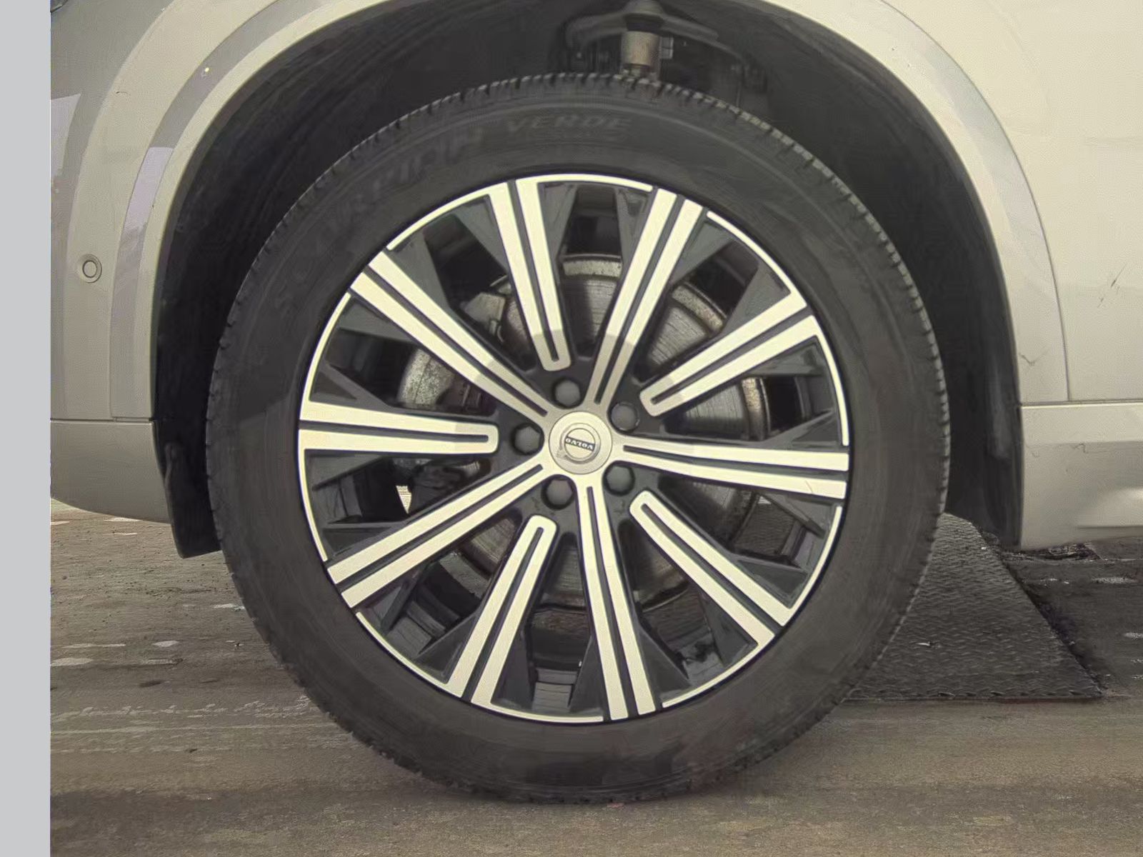 2024 Volvo XC90 B5 Plus AWD