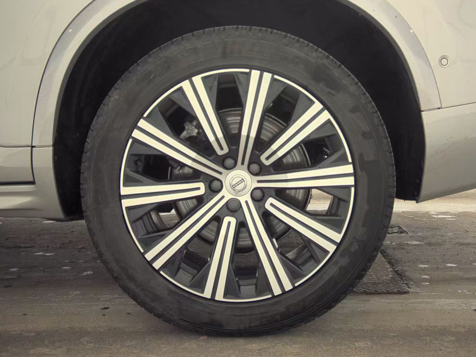 2024 Volvo XC90 B5 Plus AWD