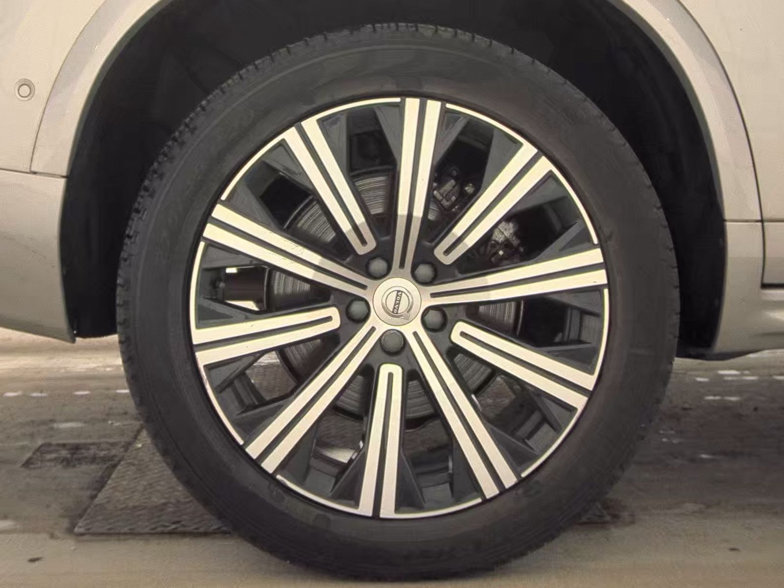 2024 Volvo XC90 B5 Plus AWD