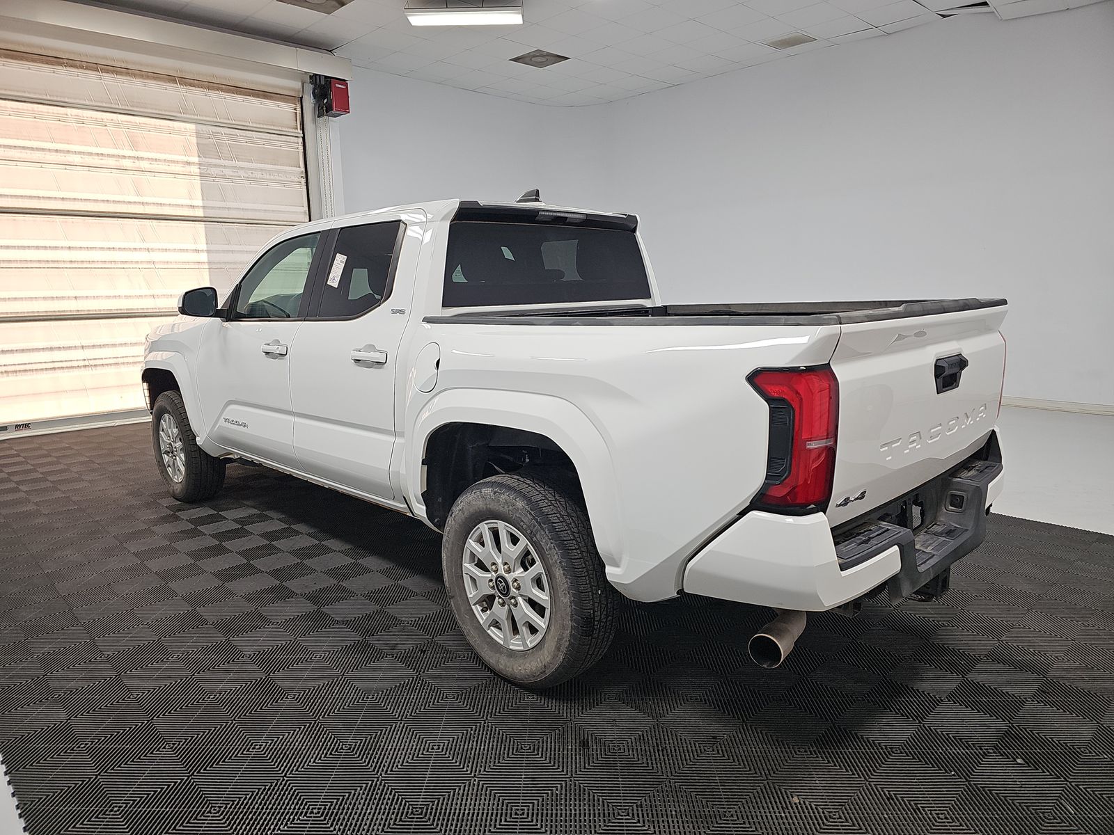 2024 Toyota Tacoma SR5 AWD