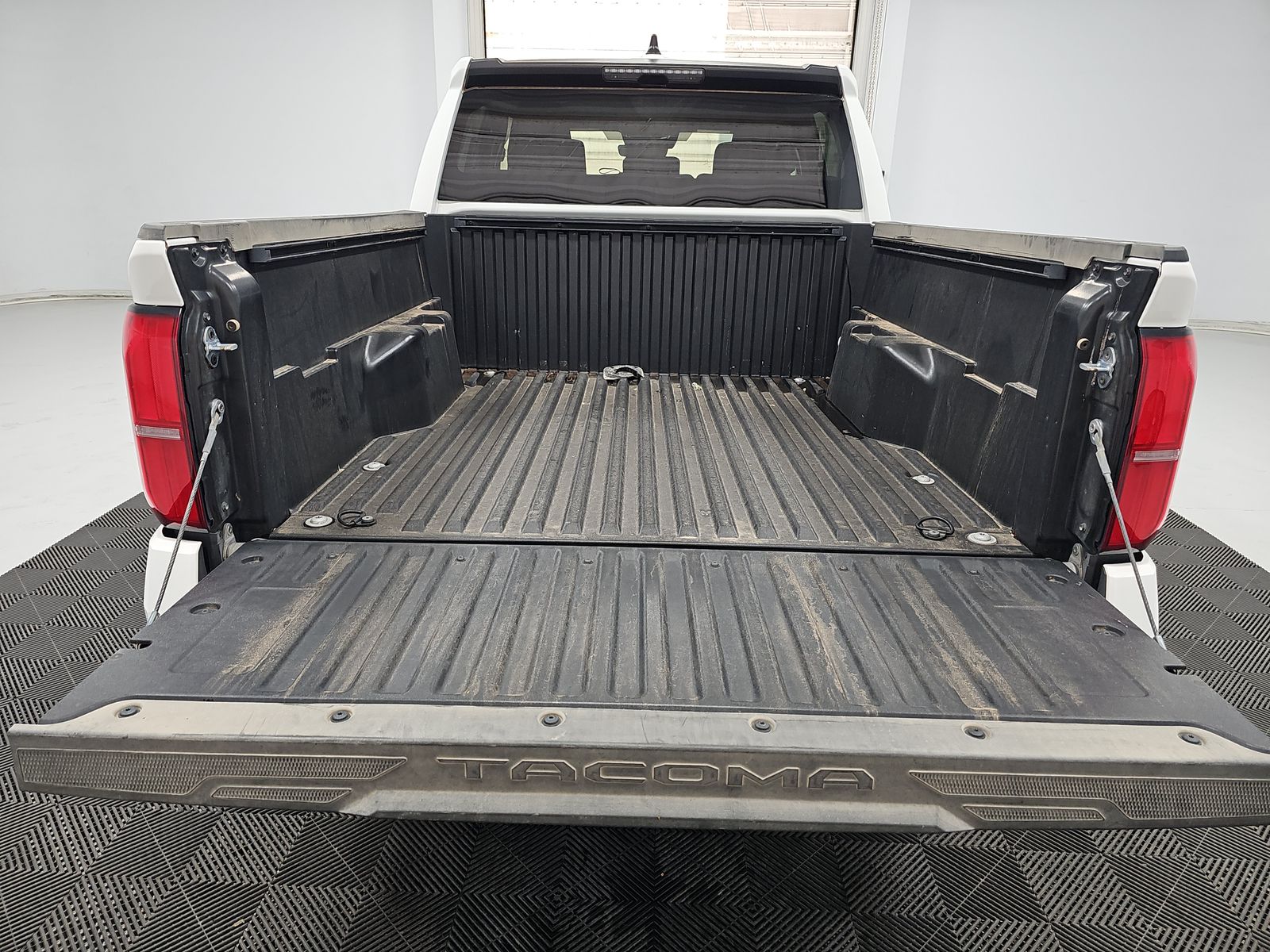 2024 Toyota Tacoma SR5 AWD