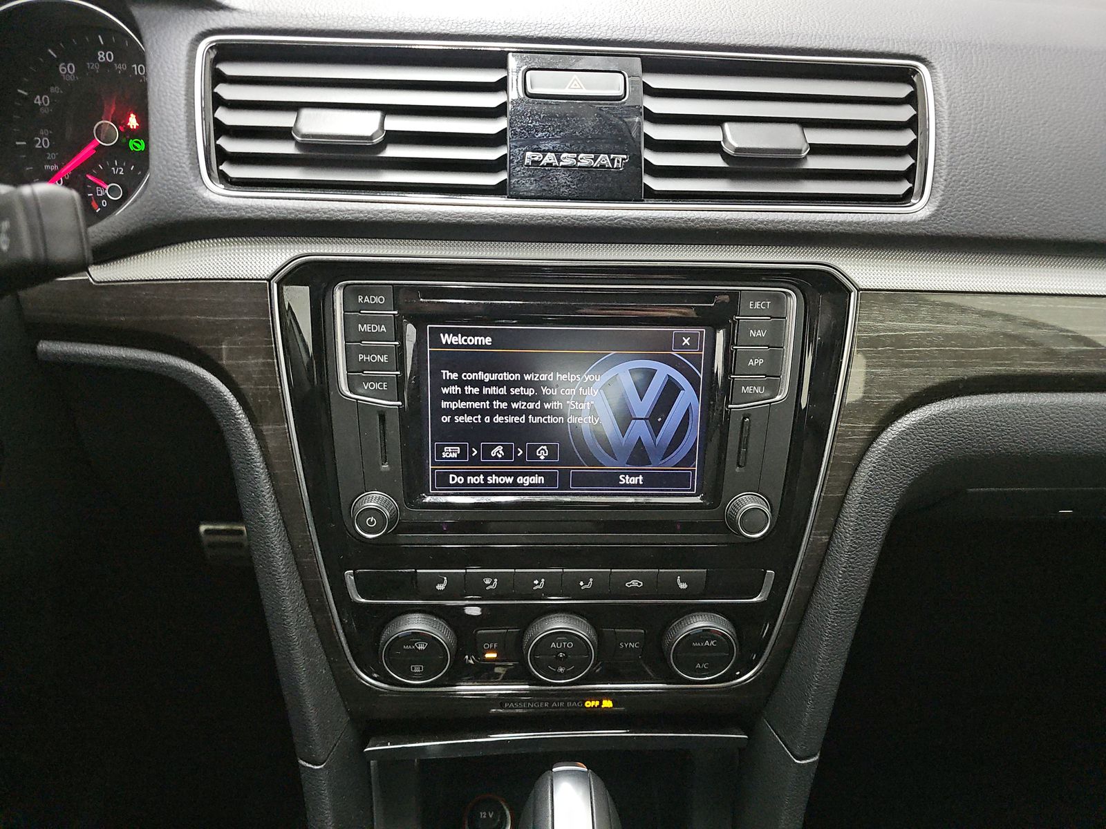 2018 Volkswagen Passat 2.0T SEL Premium FWD