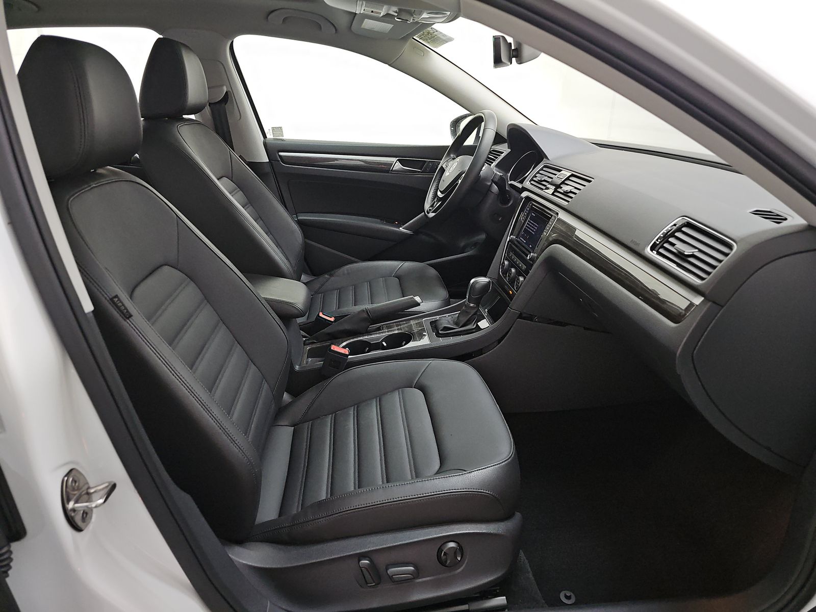 2018 Volkswagen Passat 2.0T SEL Premium FWD