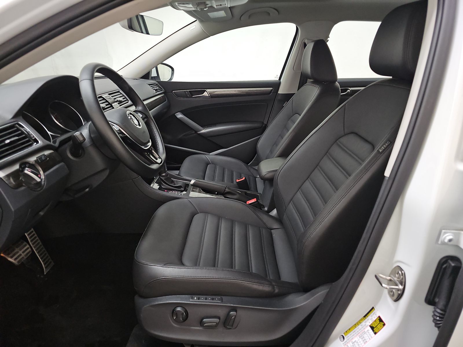 2018 Volkswagen Passat 2.0T SEL Premium FWD