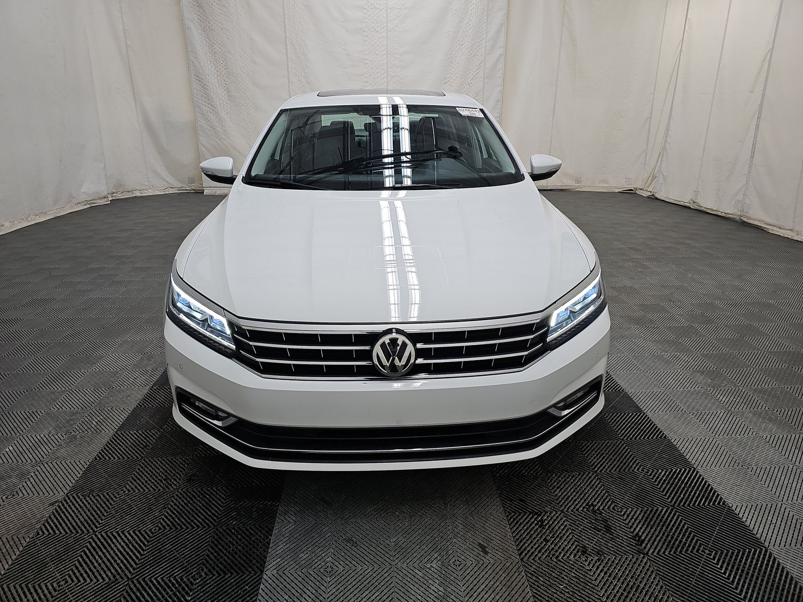 2018 Volkswagen Passat 2.0T SEL Premium FWD