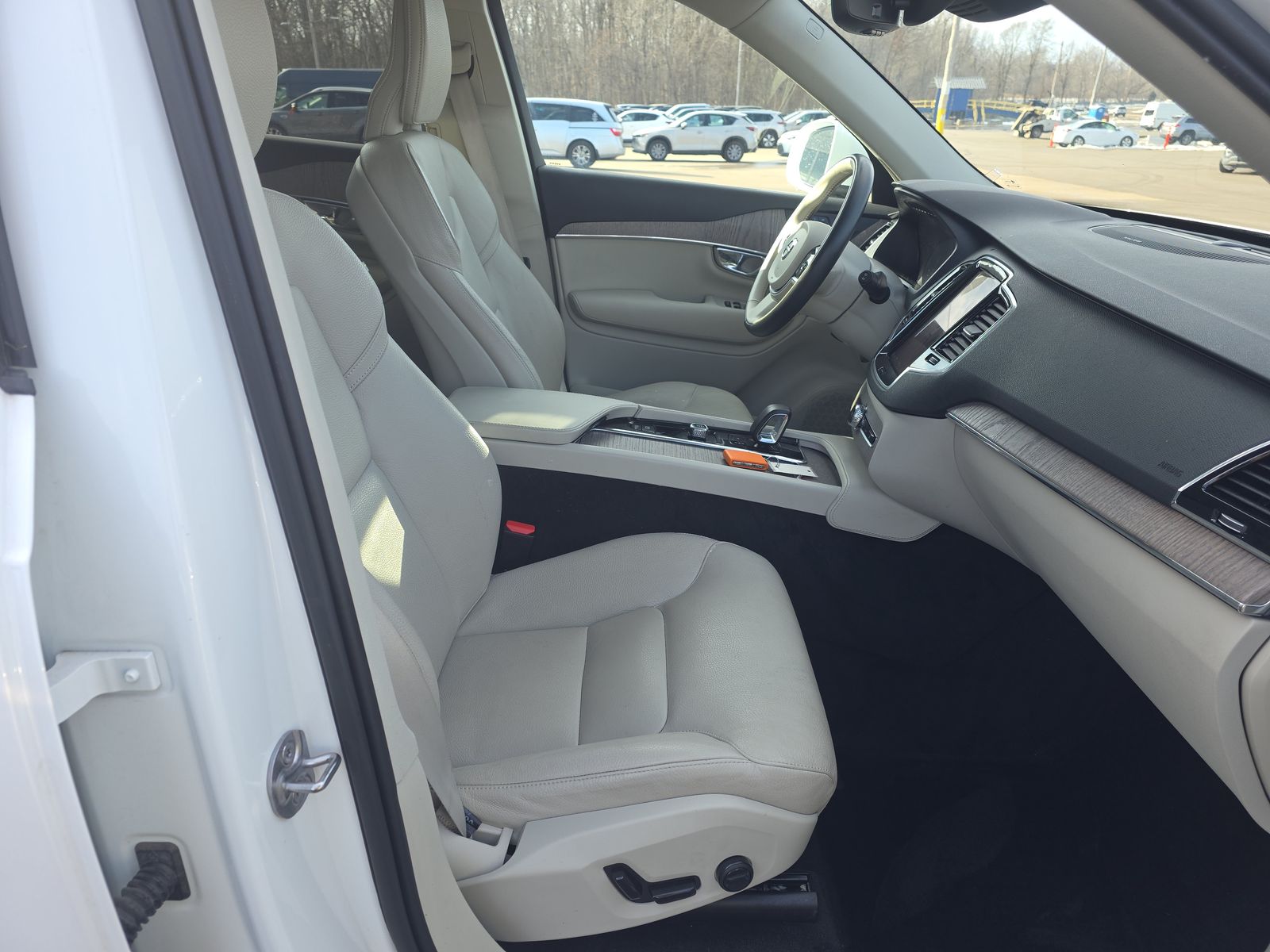 2023 Volvo XC90 B6 Plus AWD