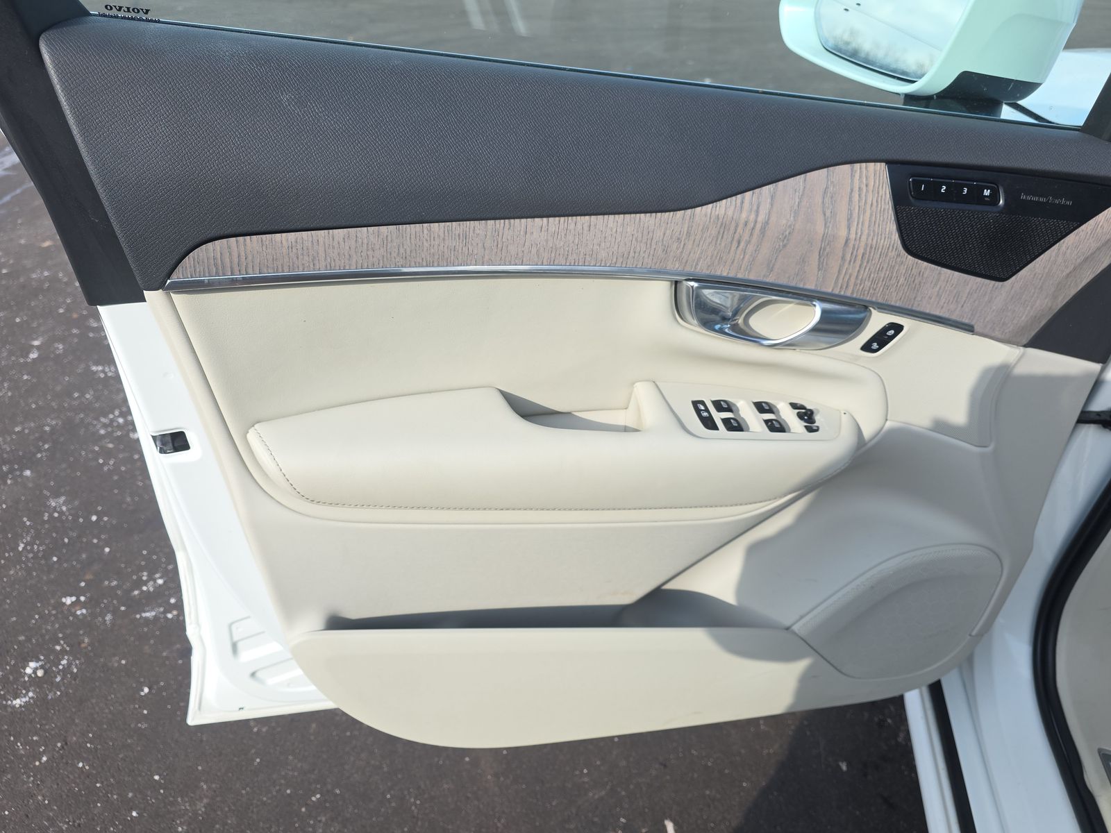 2023 Volvo XC90 B6 Plus AWD