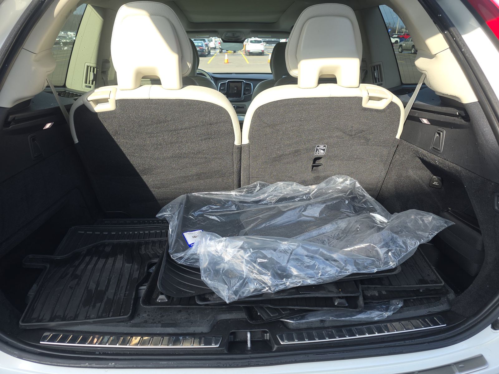 2023 Volvo XC90 B6 Plus AWD