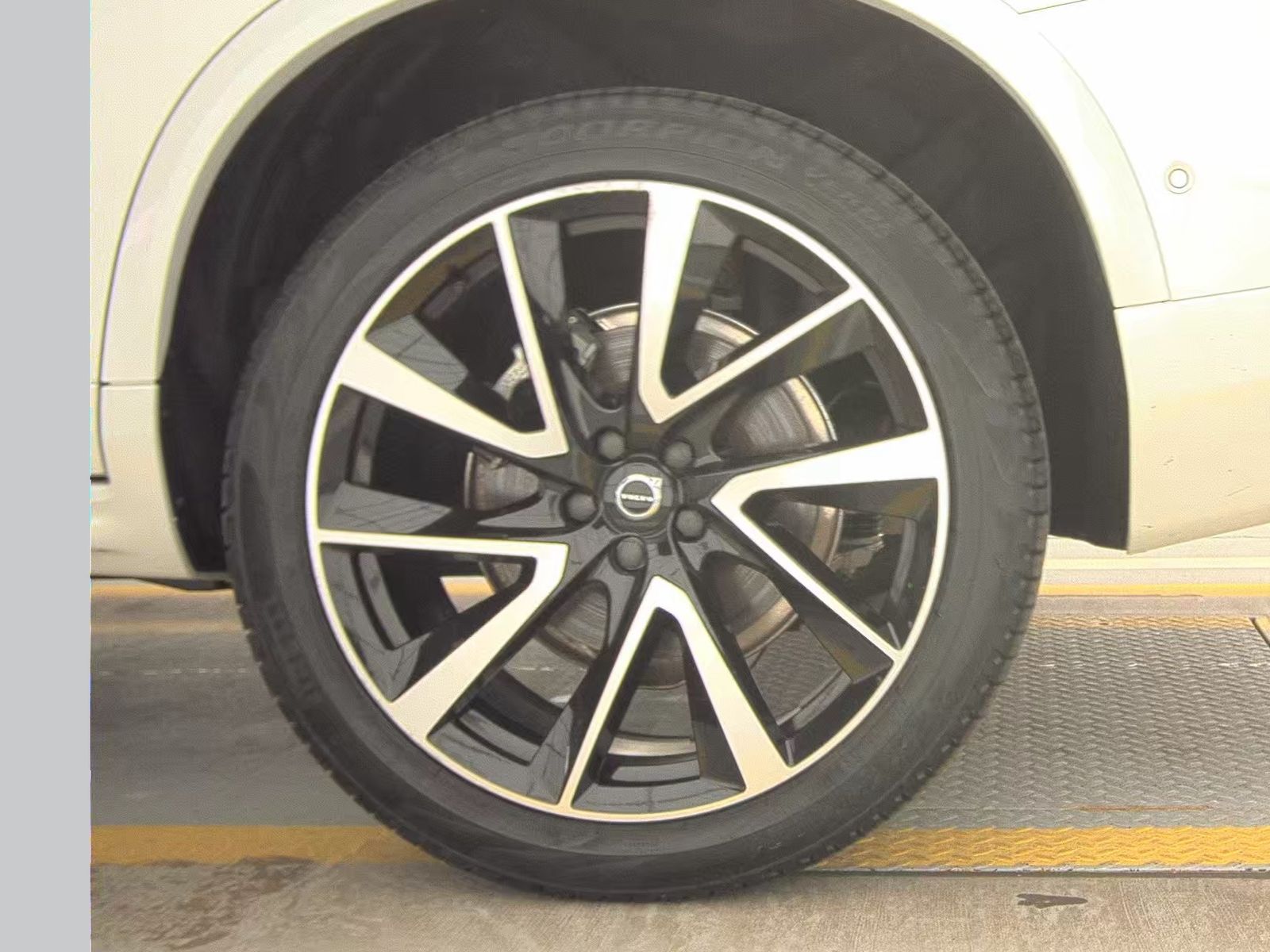 2023 Volvo XC90 B6 Plus AWD