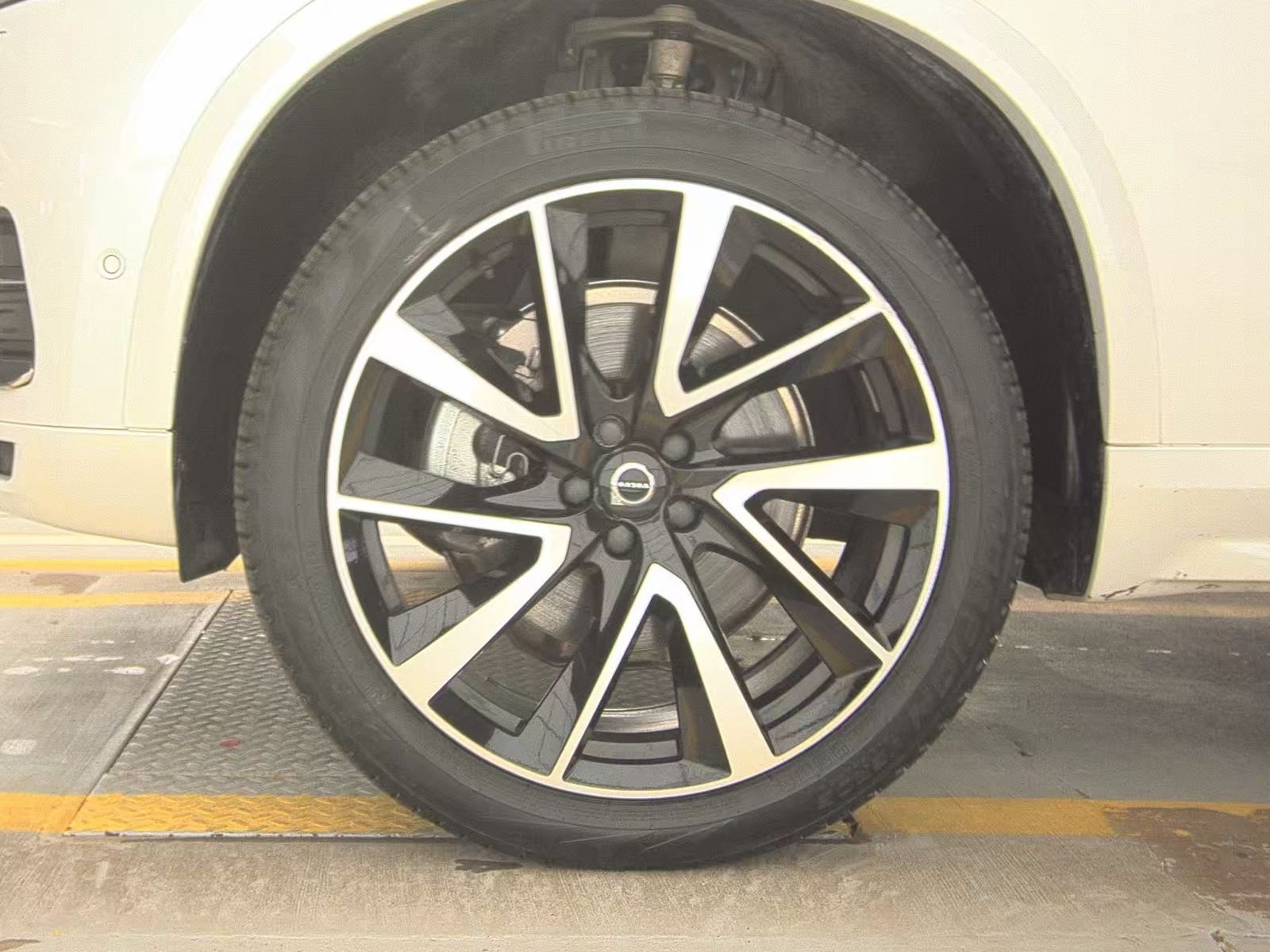 2023 Volvo XC90 B6 Plus AWD