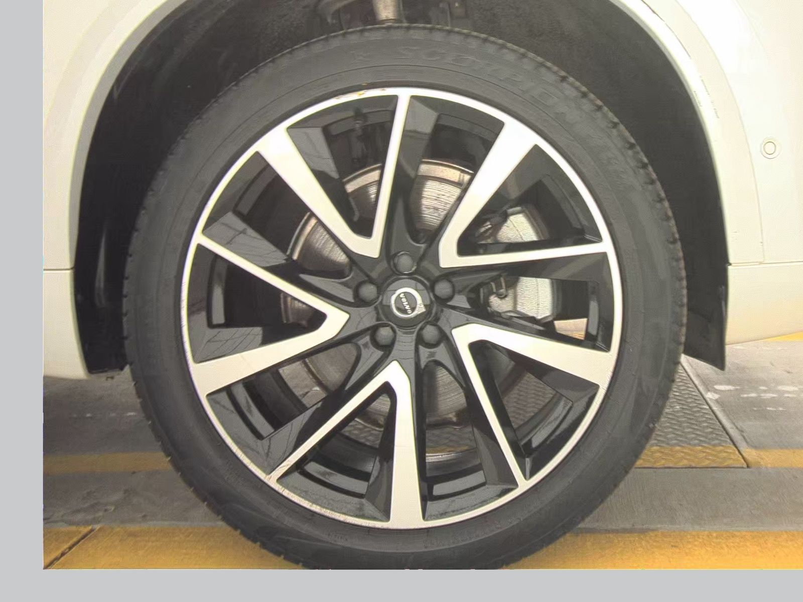 2023 Volvo XC90 B6 Plus AWD