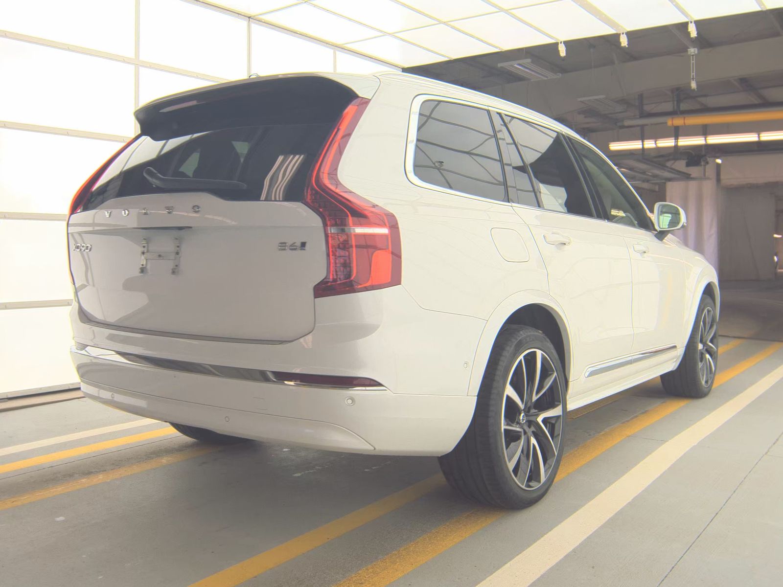 2023 Volvo XC90 B6 Plus AWD