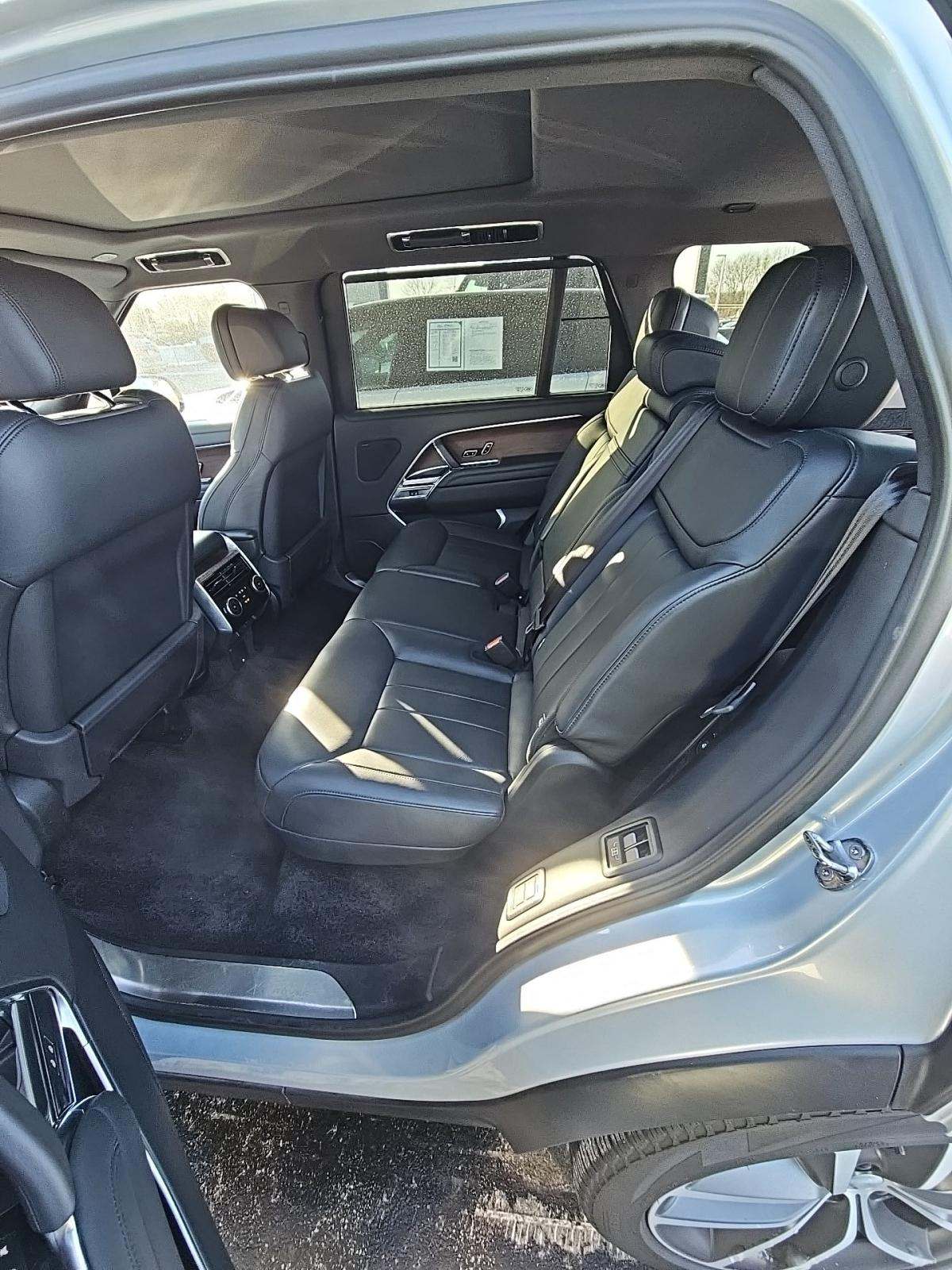 2024 Land Rover Range Rover SE LWB AWD