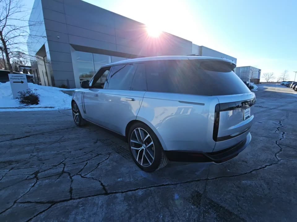 2024 Land Rover Range Rover SE LWB AWD
