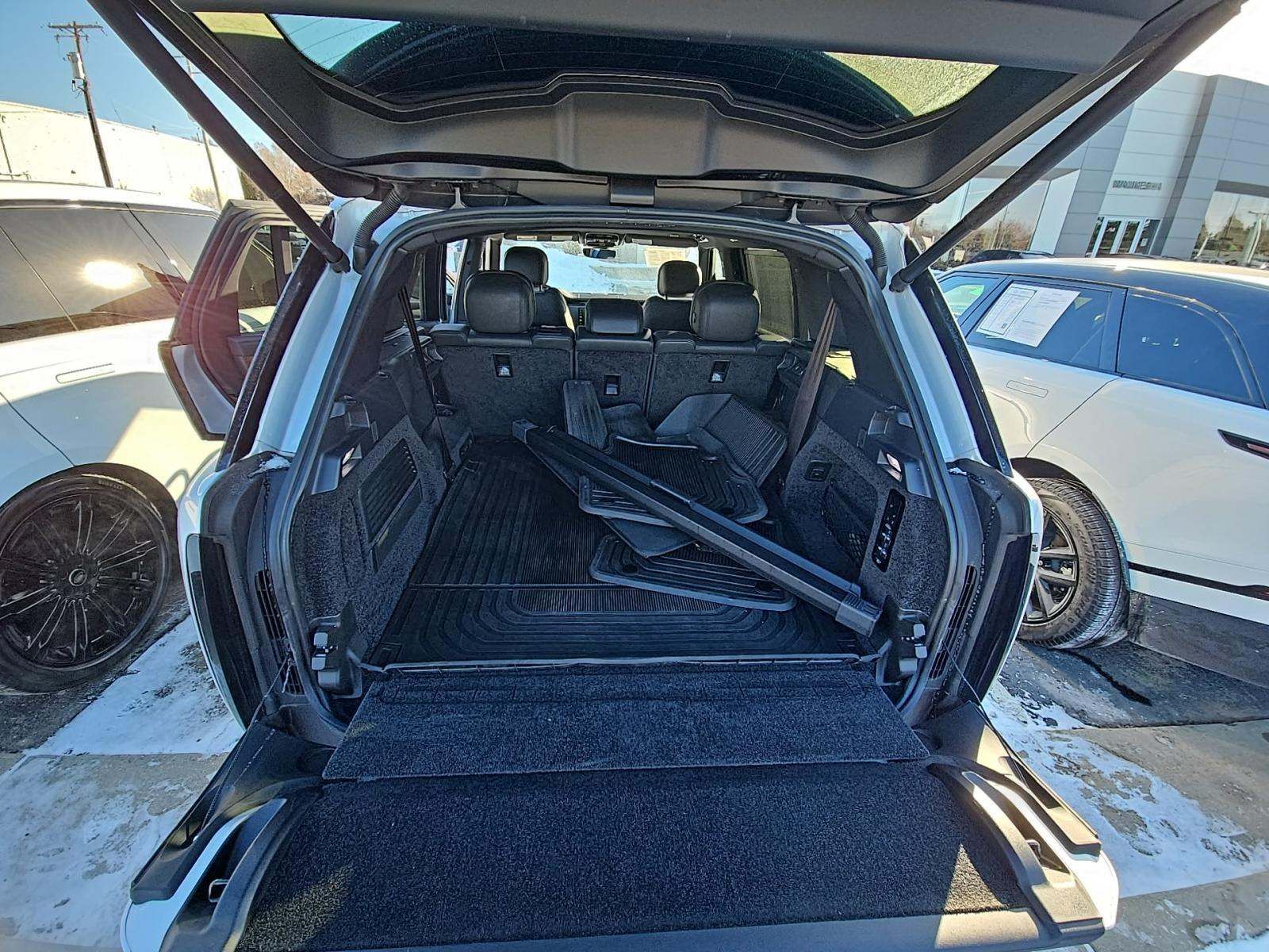 2024 Land Rover Range Rover SE LWB AWD