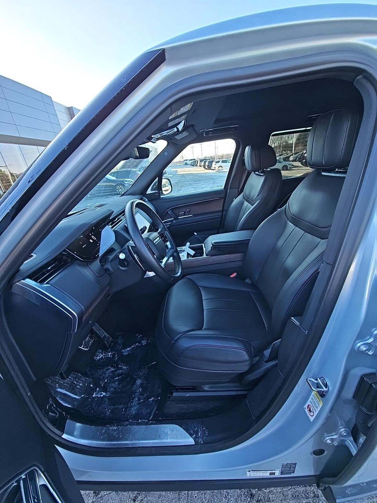 2024 Land Rover Range Rover SE LWB AWD