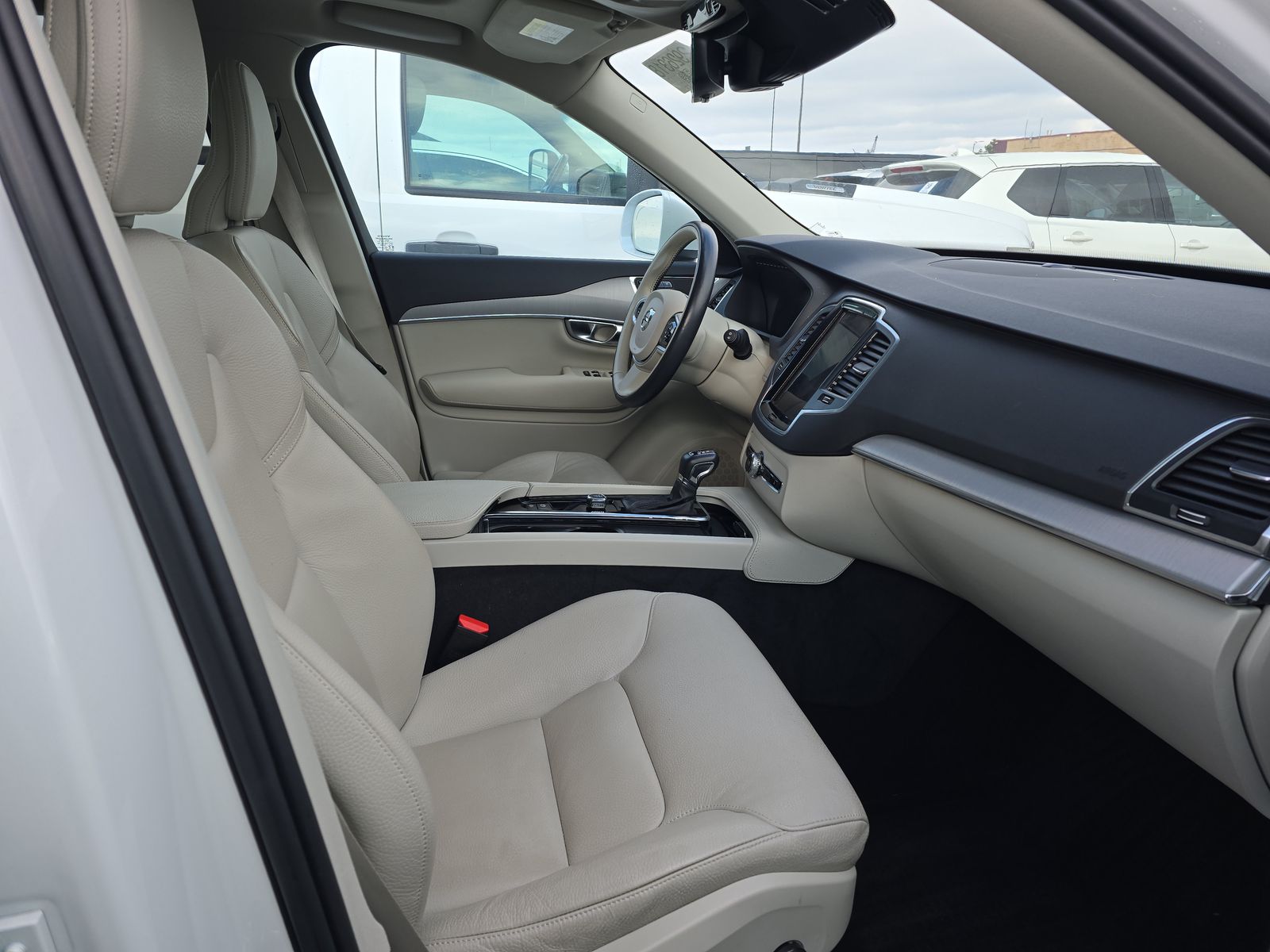 2022 Volvo XC90 T5 Momentum AWD