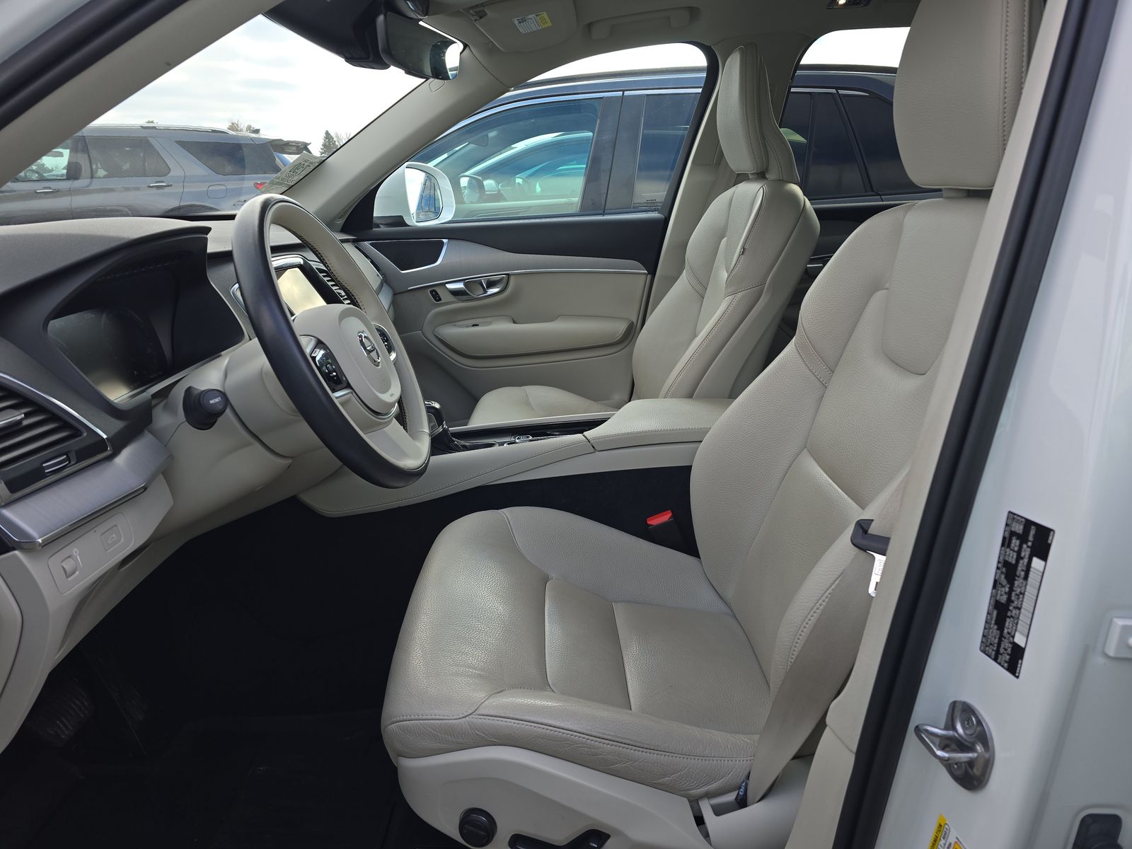 2022 Volvo XC90 T5 Momentum AWD