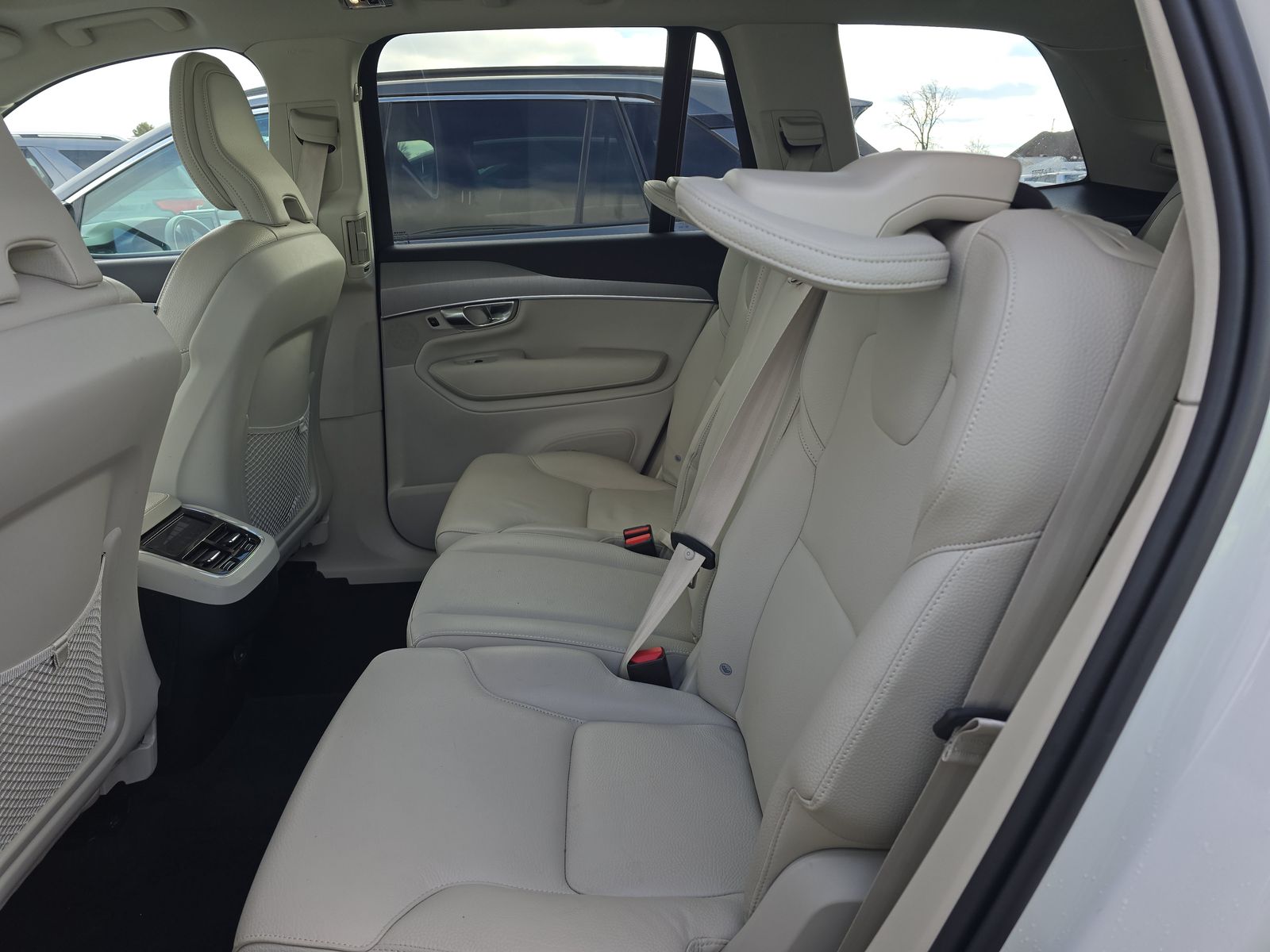 2022 Volvo XC90 T5 Momentum AWD