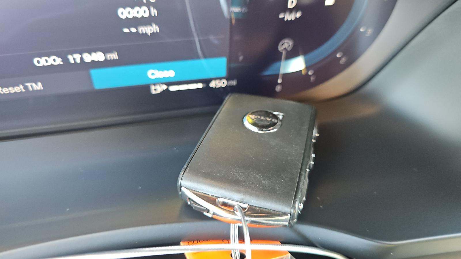 2025 Volvo XC90 B5 Plus AWD