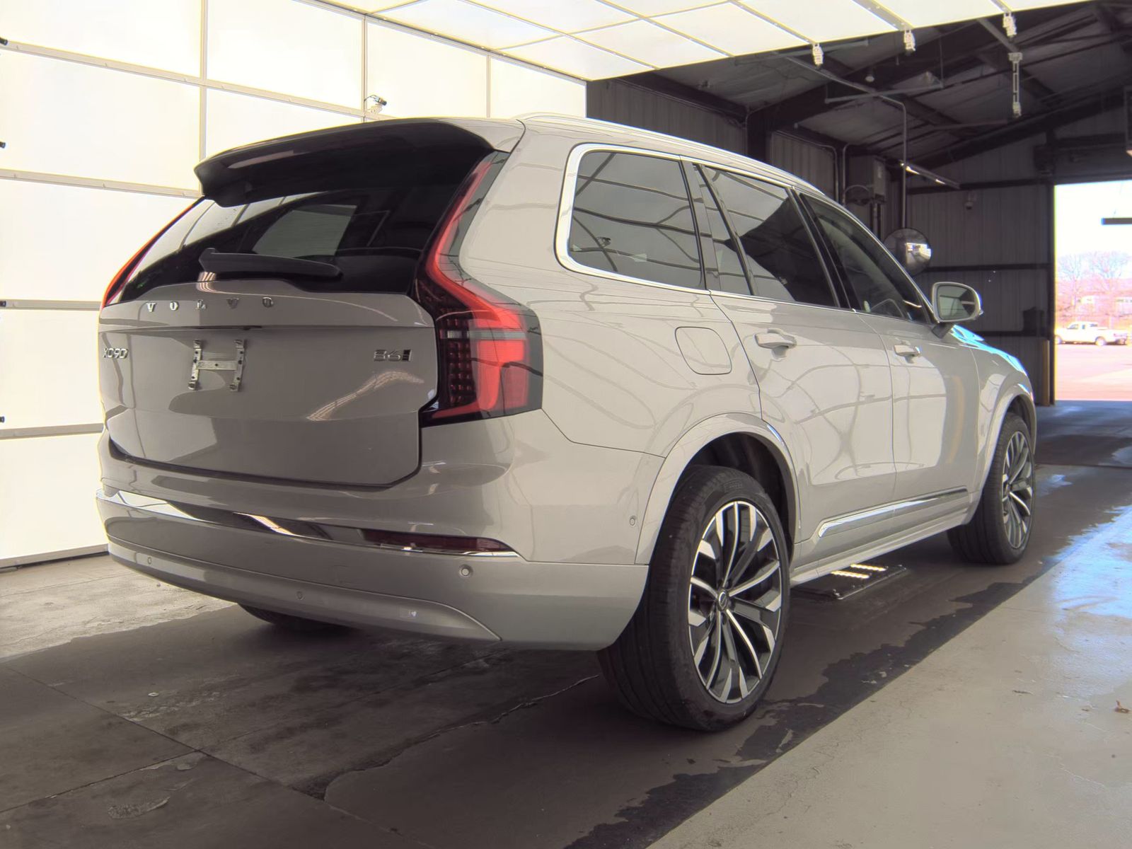 2025 Volvo XC90 B6 Plus AWD