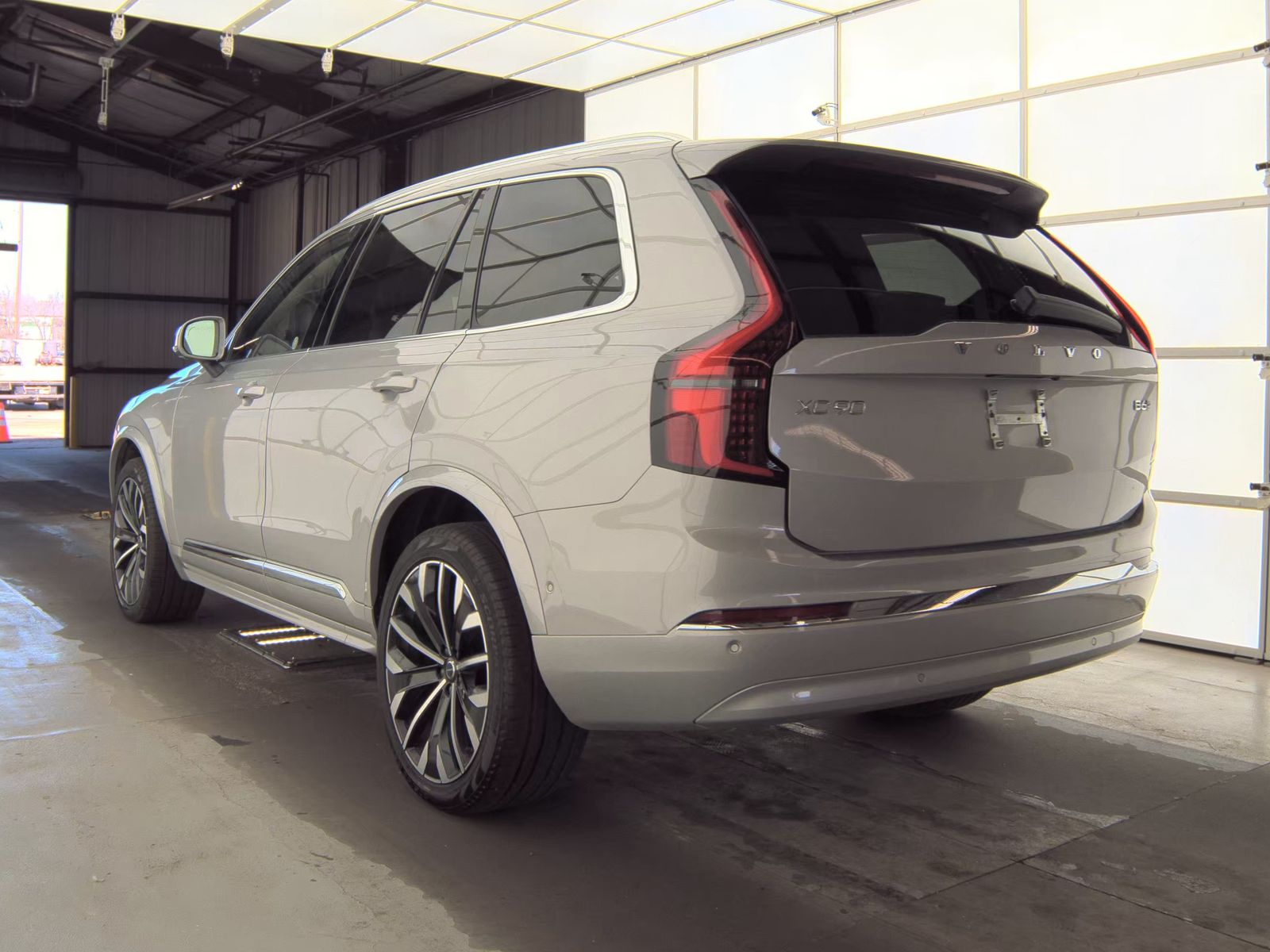 2025 Volvo XC90 B6 Plus AWD