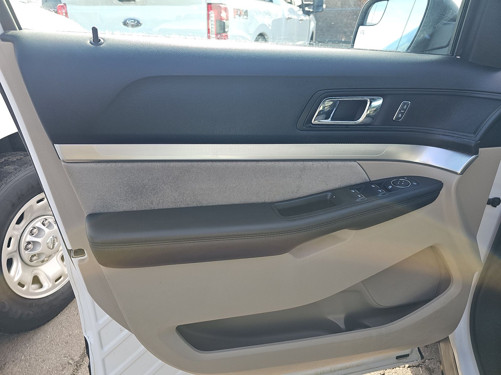 FORD EXPLORER - 10