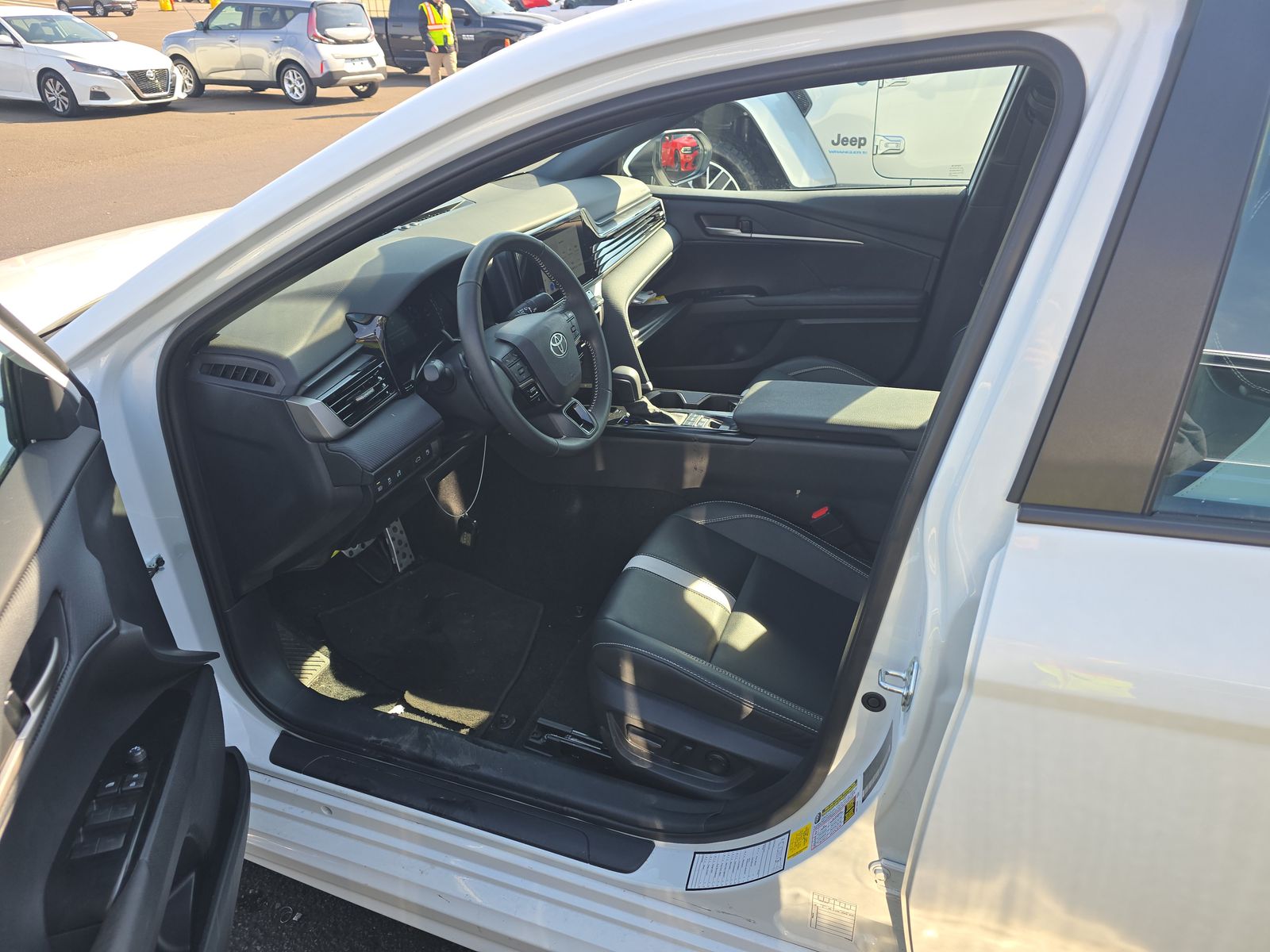 2025 Toyota Camry SE FWD