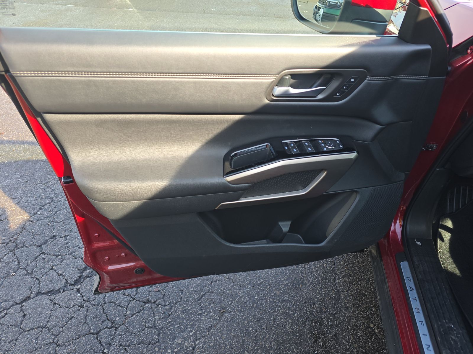 2024 Nissan Pathfinder Platinum FWD