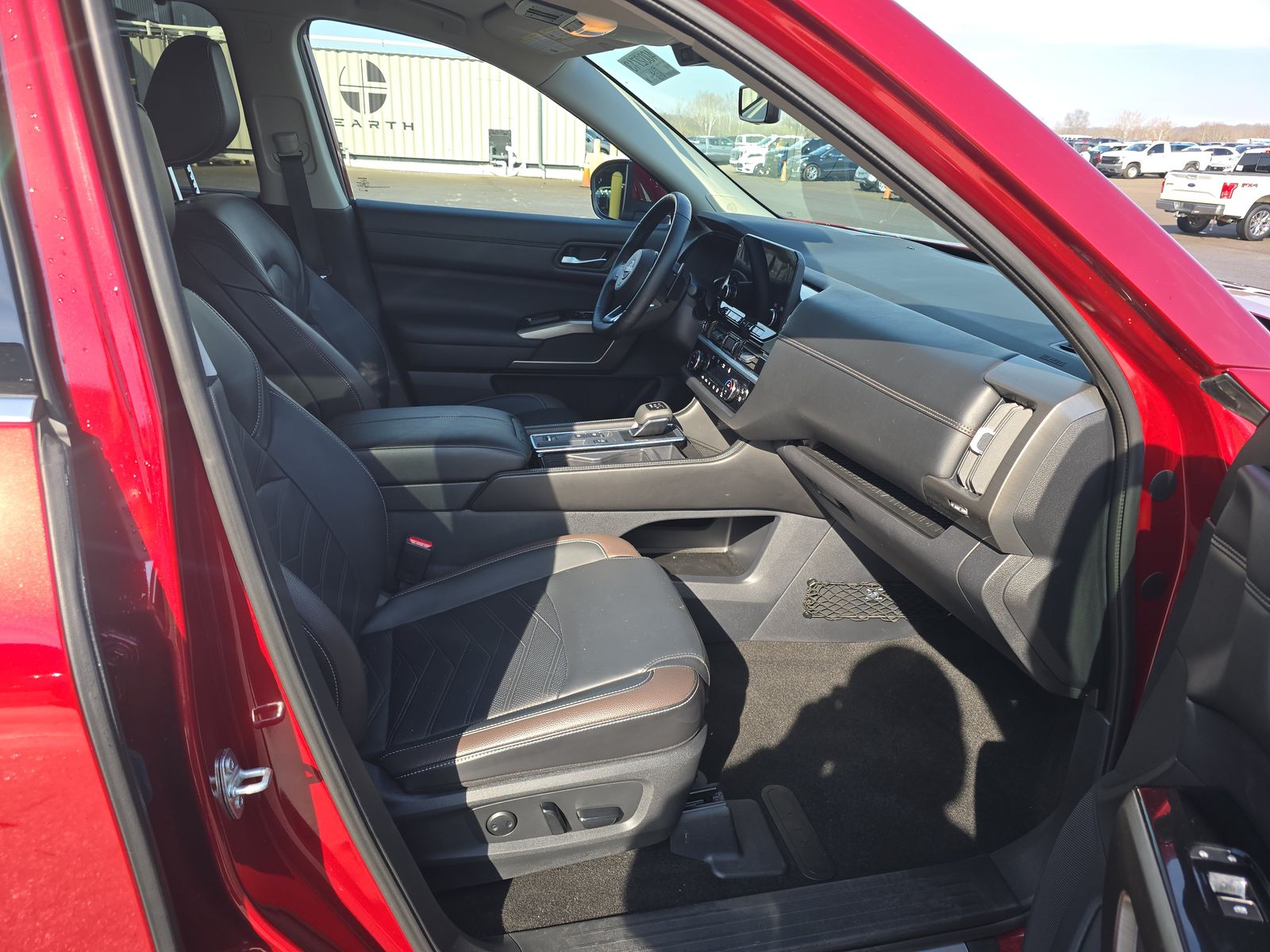 2024 Nissan Pathfinder Platinum FWD