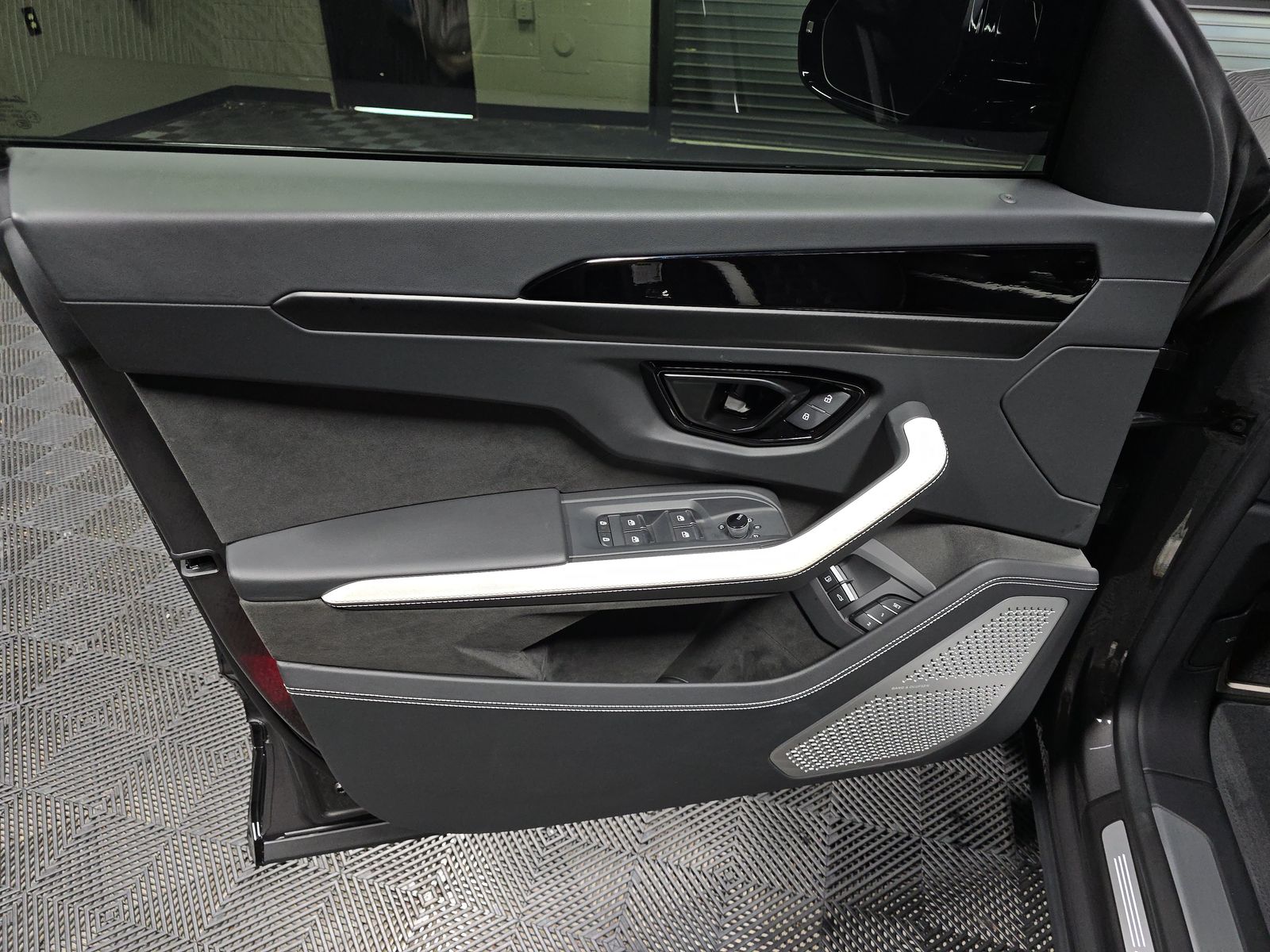 2025 Lamborghini Urus Plug-In Hybrid SE AWD