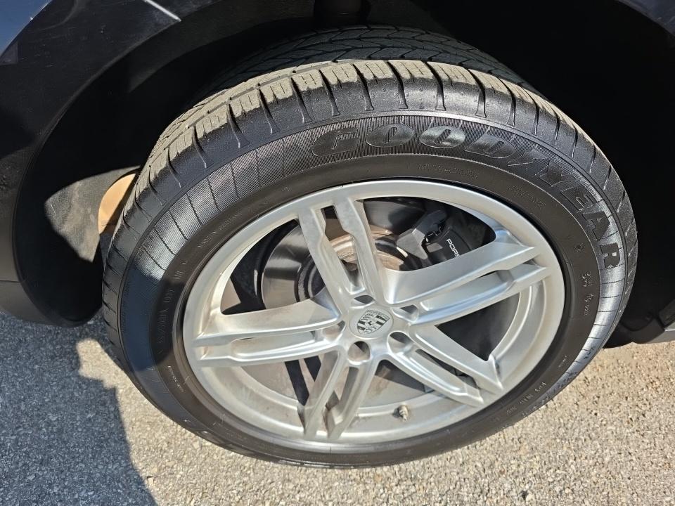 2020 Porsche Macan Base AWD