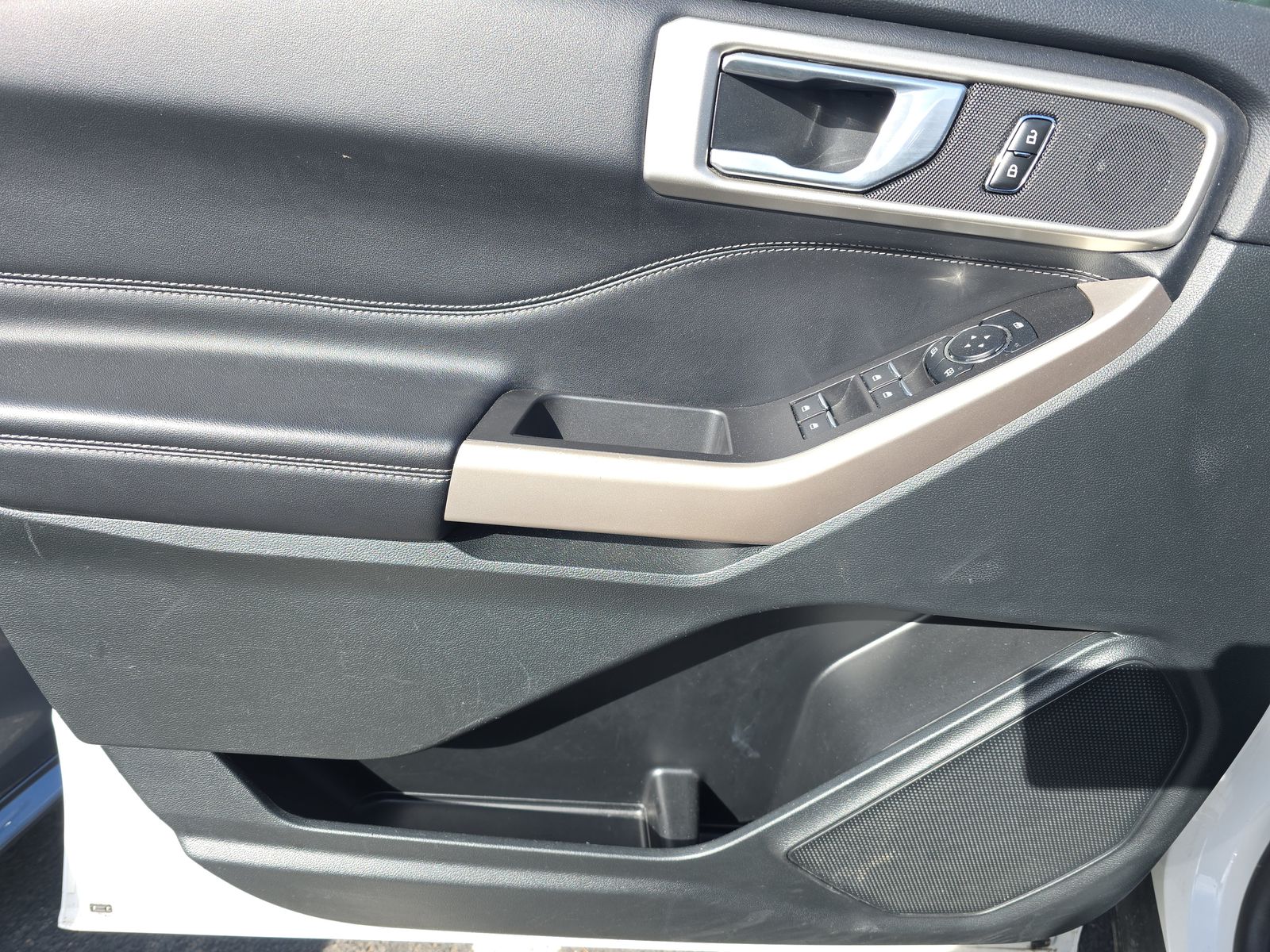 2023 Ford Explorer XLT RWD